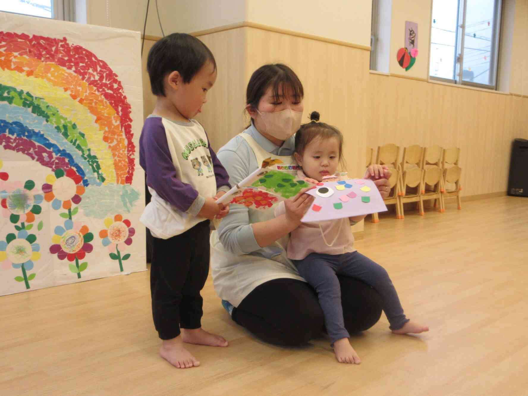 1歳児・2歳児のお友だちもこどもの日の製作発表をしました★
