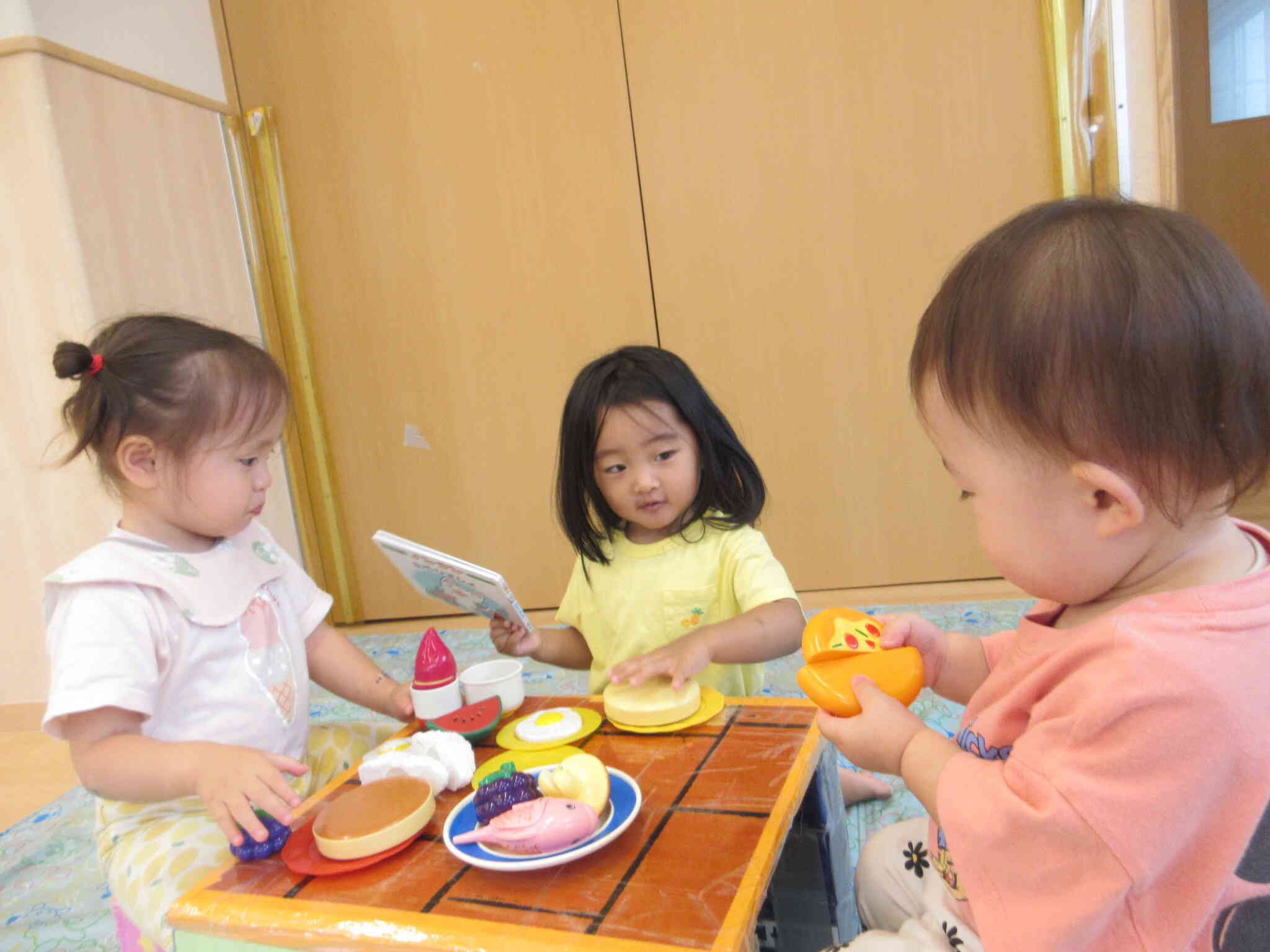 女子会もスタート。楽しげな会話が聞こえてきそうです。