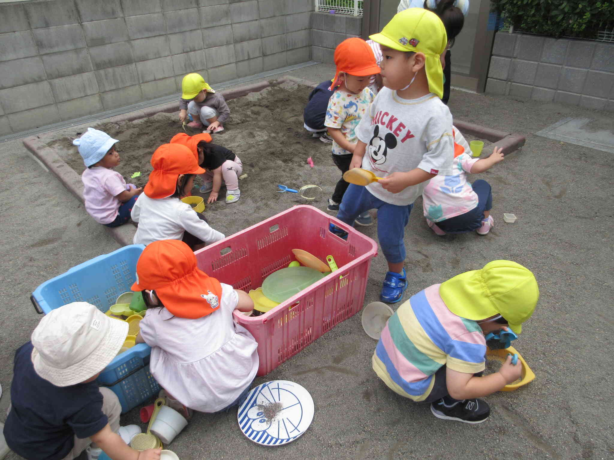 園庭では砂場が大人気☆