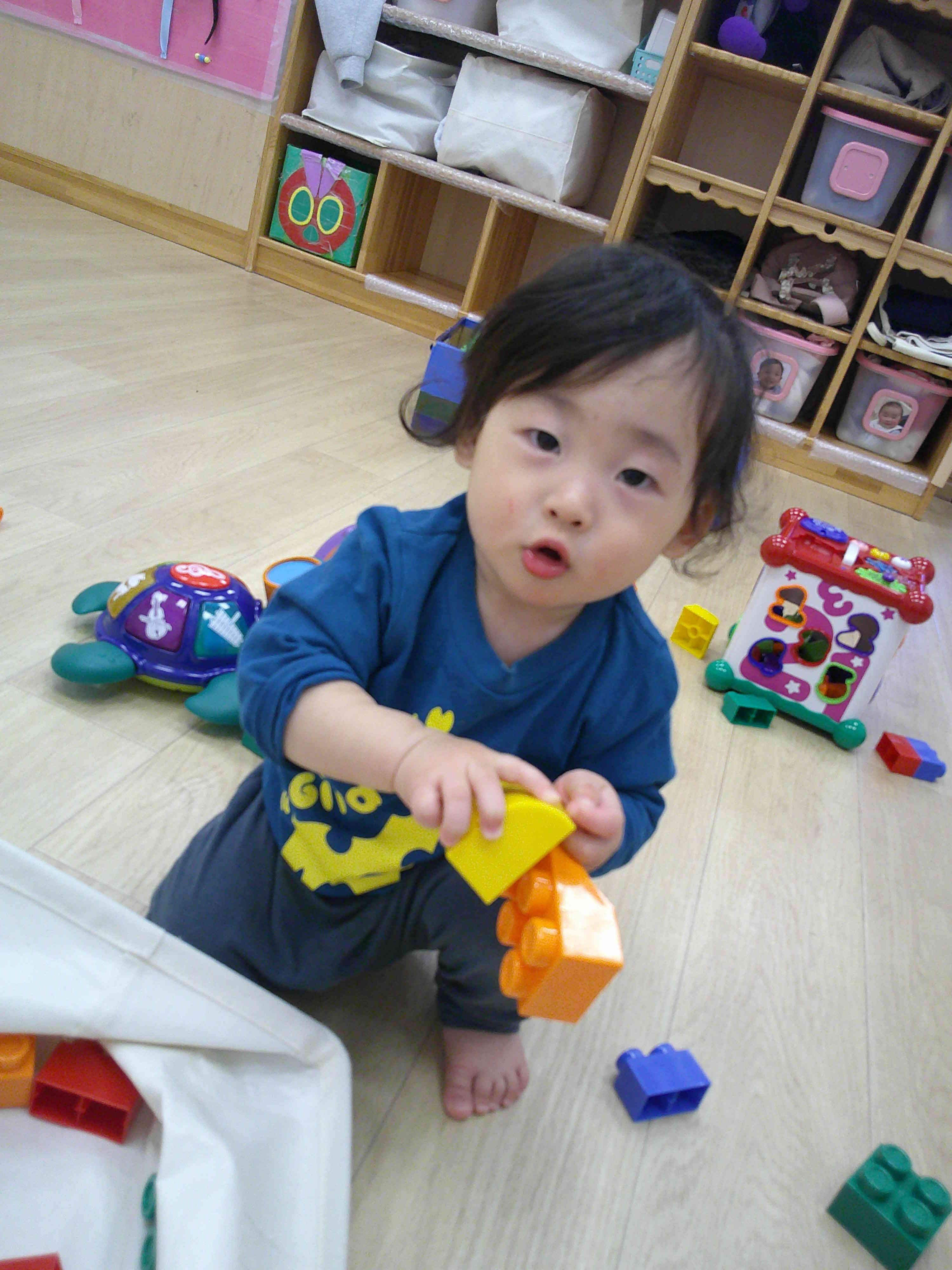 ひよこ組（0歳児）１２月の様子①