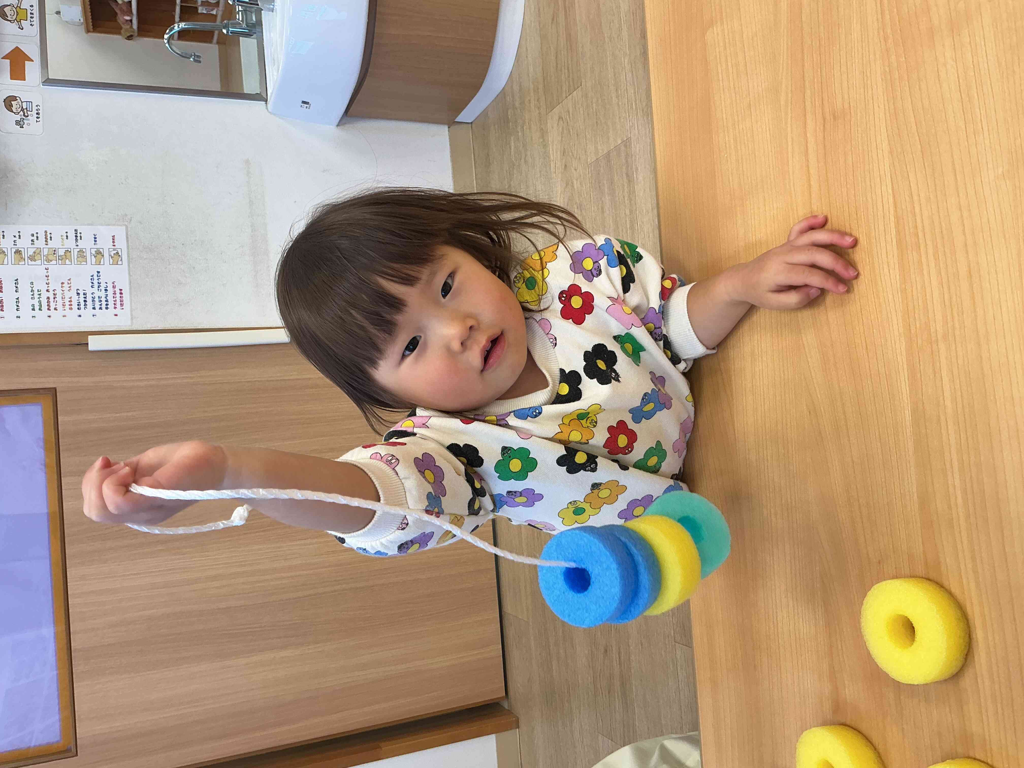 ぽっとん落とし、ひも通しで遊んだよ