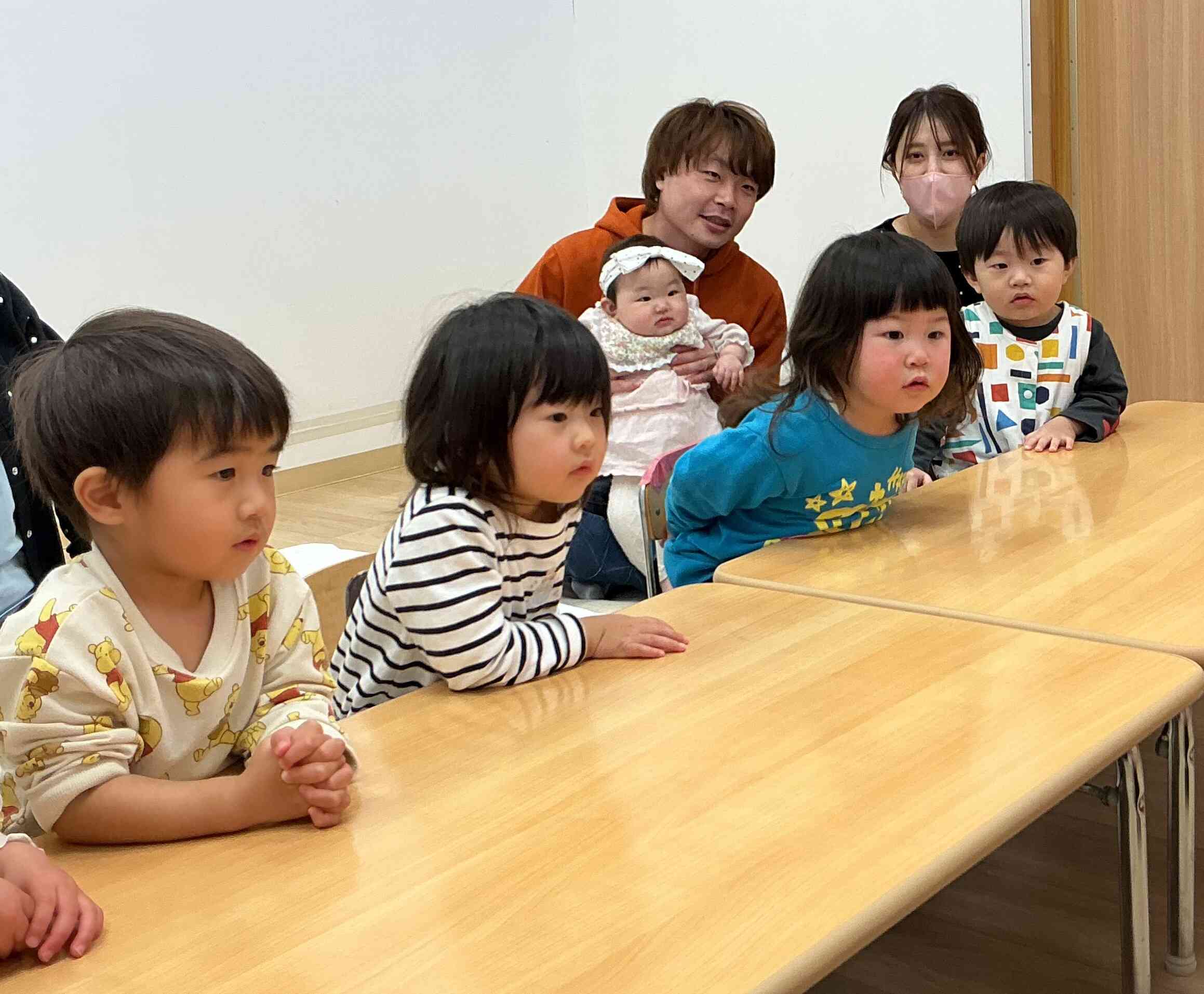 あひる組（1歳児）３月の様子①「子育て広場～英語レッスン」