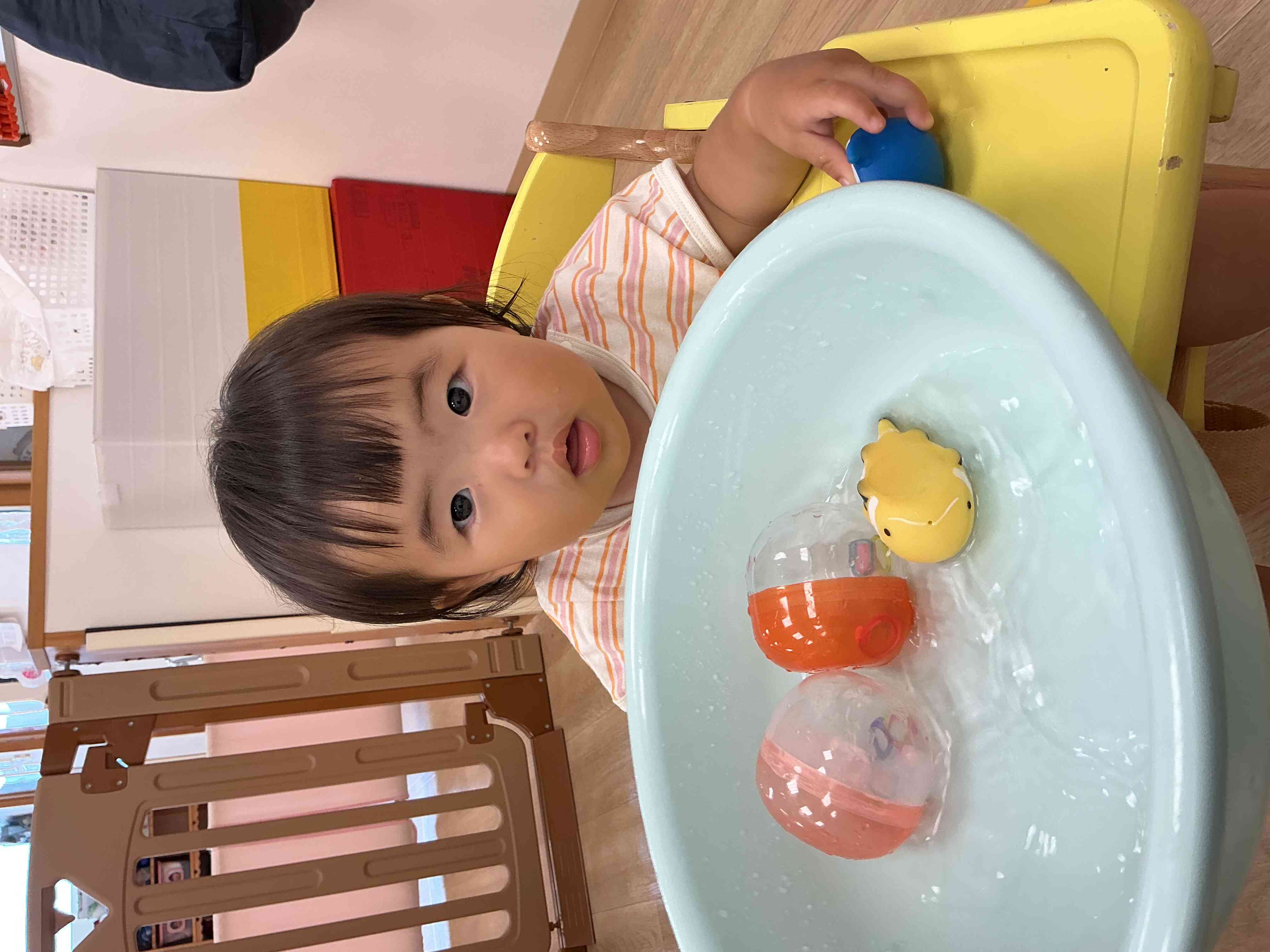 ０歳児（ひよこ組）8月の様子①