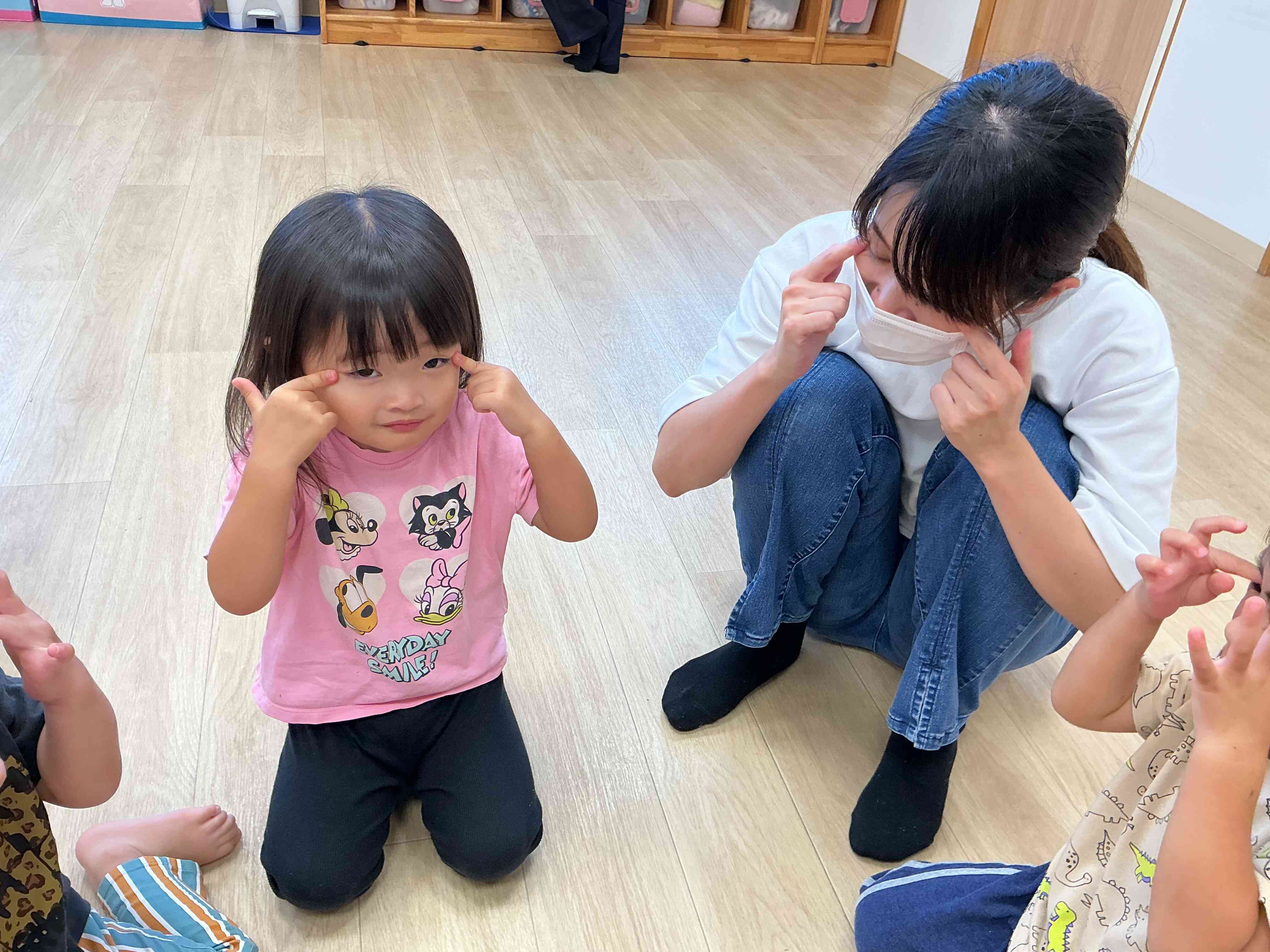 わらべうたで遊びました。