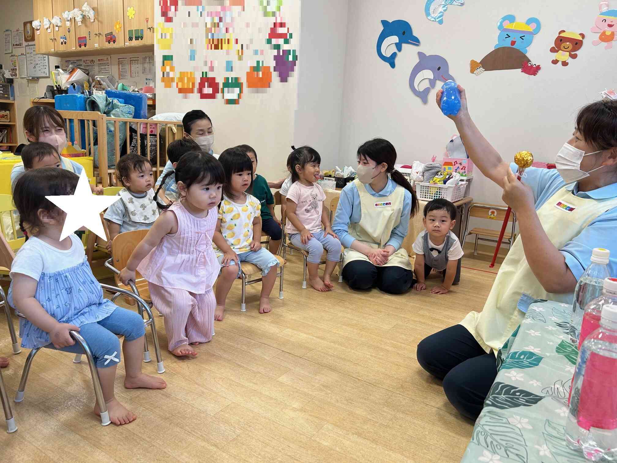 まぁ不思議！透明な水が色つきに変身！！！