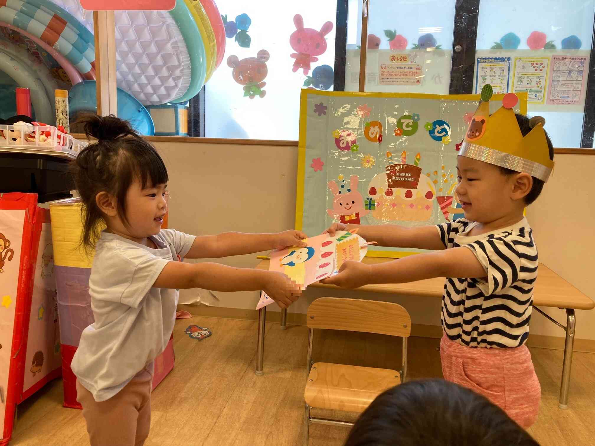 「おめでとう」「ありがとう」の言葉の掛け合いが微笑ましいです♡