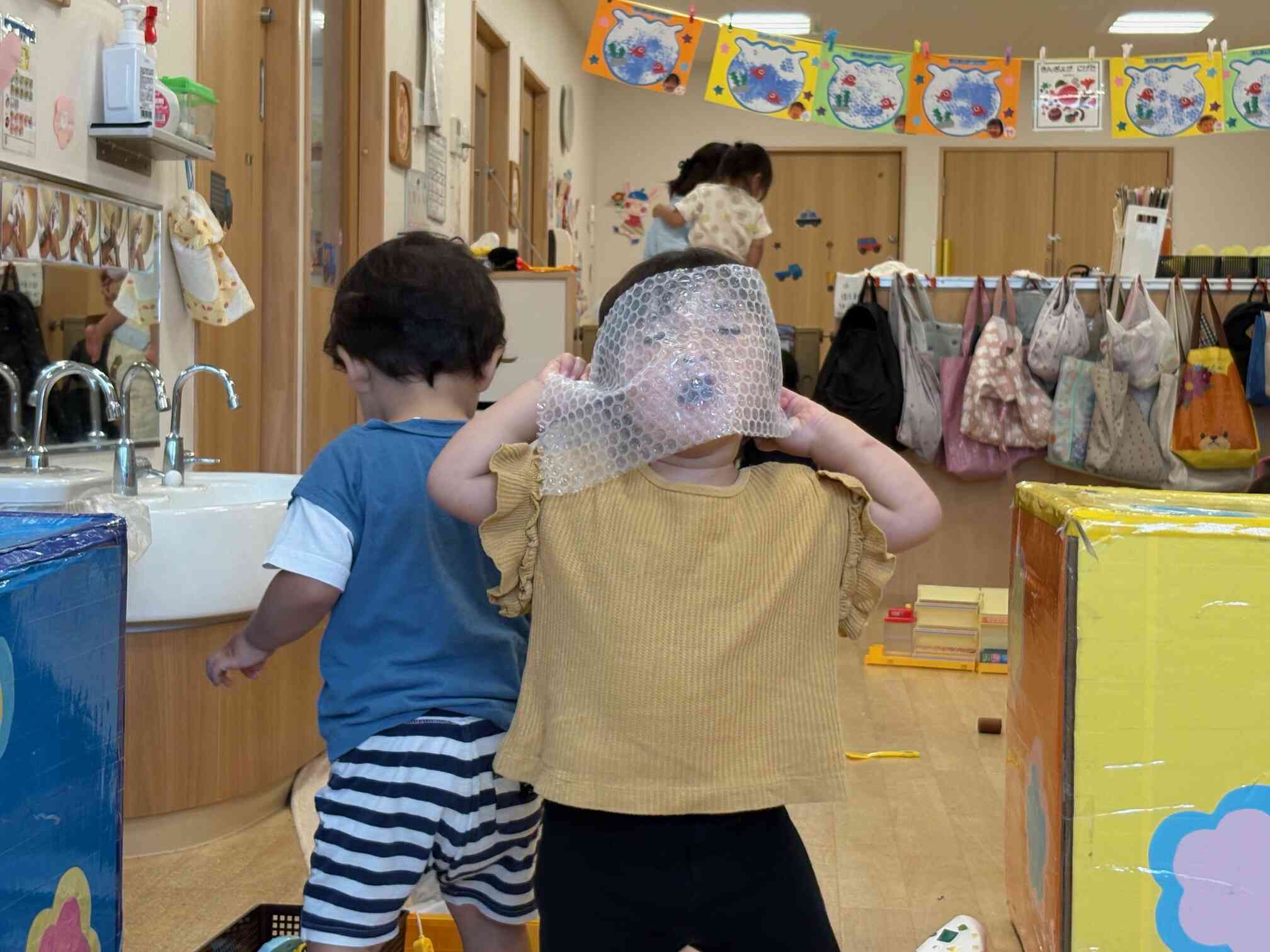 ぷちぷちを見つけてお顔に～(笑)