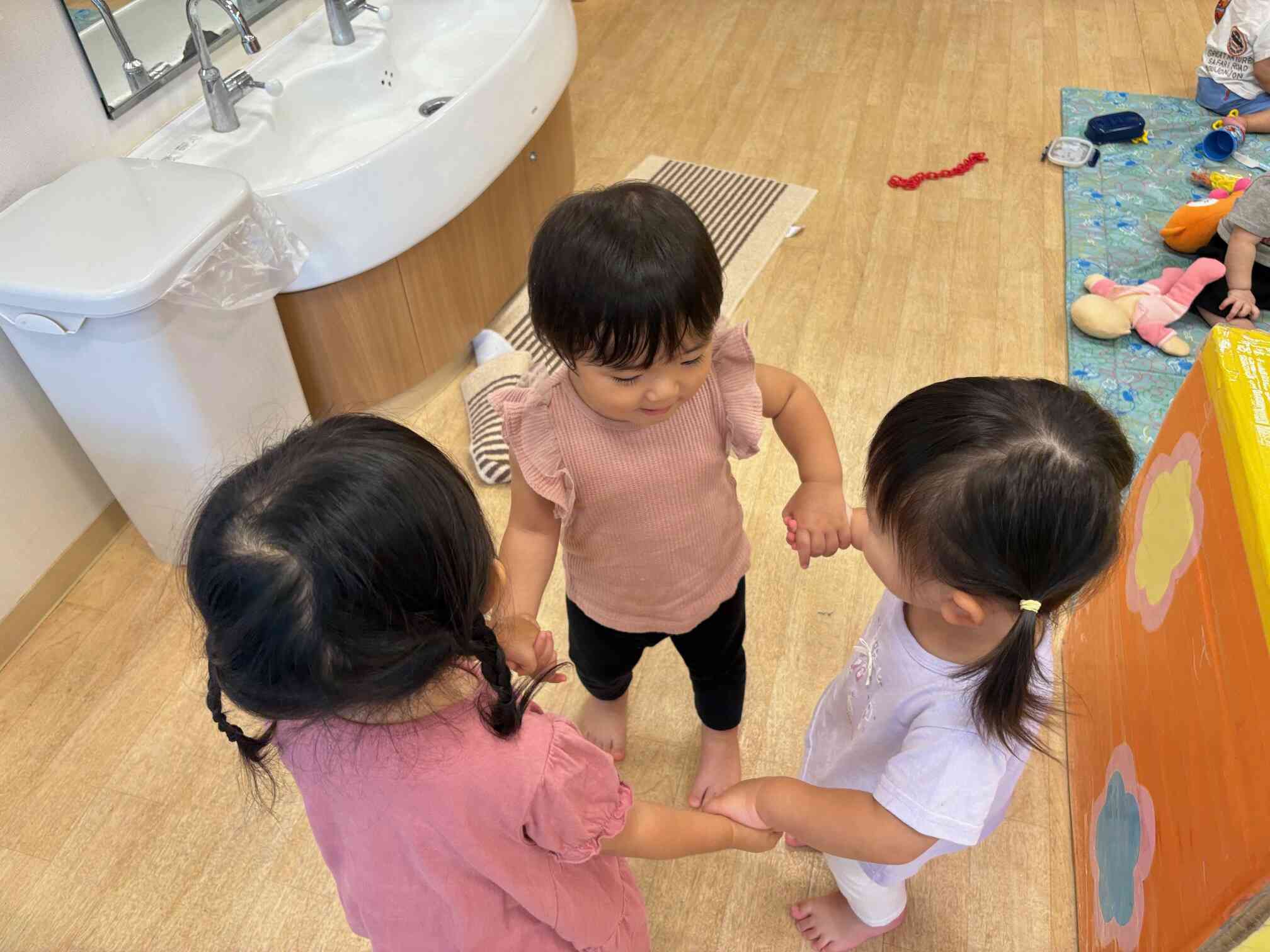 3人で仲良くぐるぐるぐる～♪