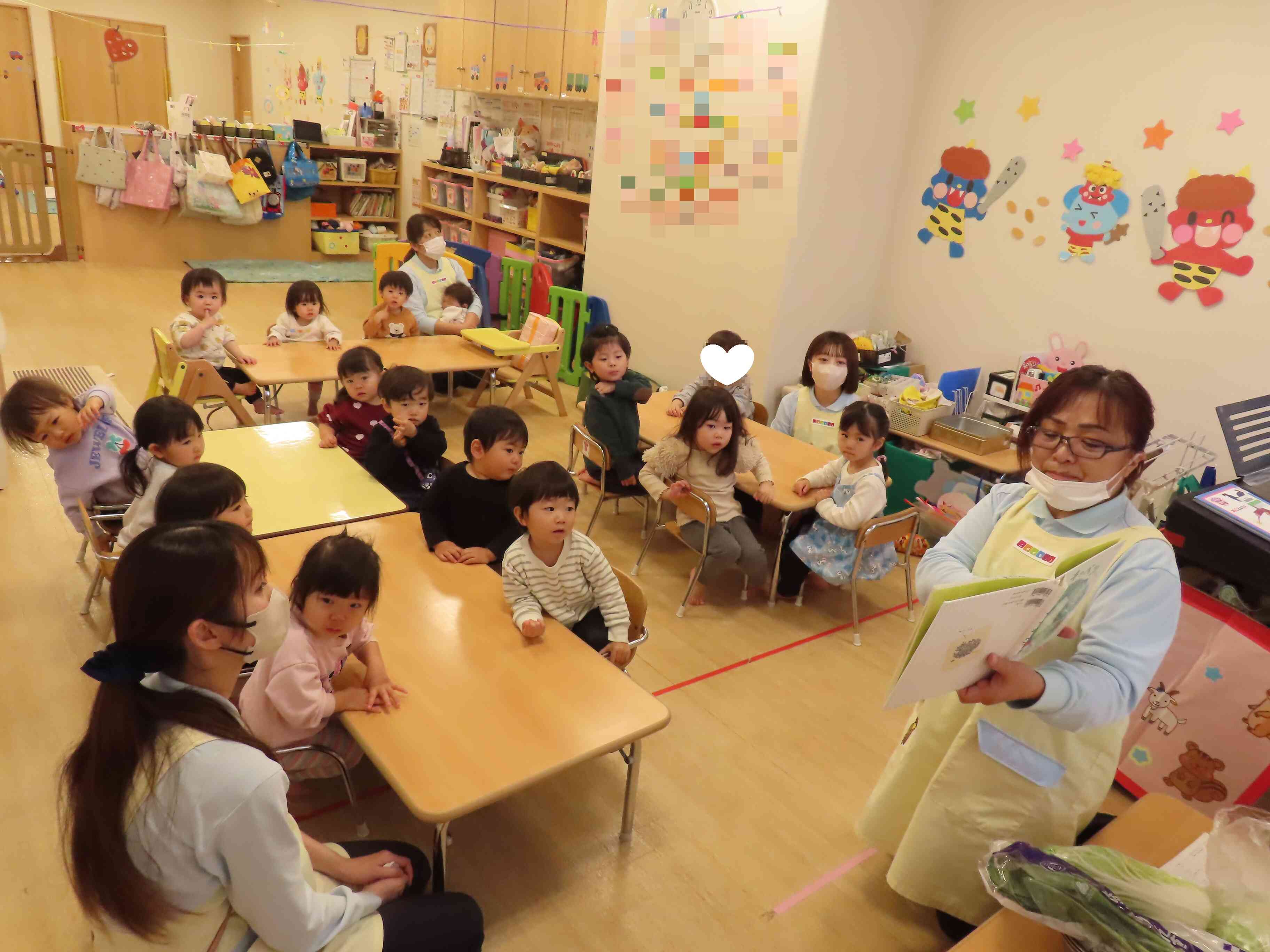 食育活動（葉物ちぎり）♪