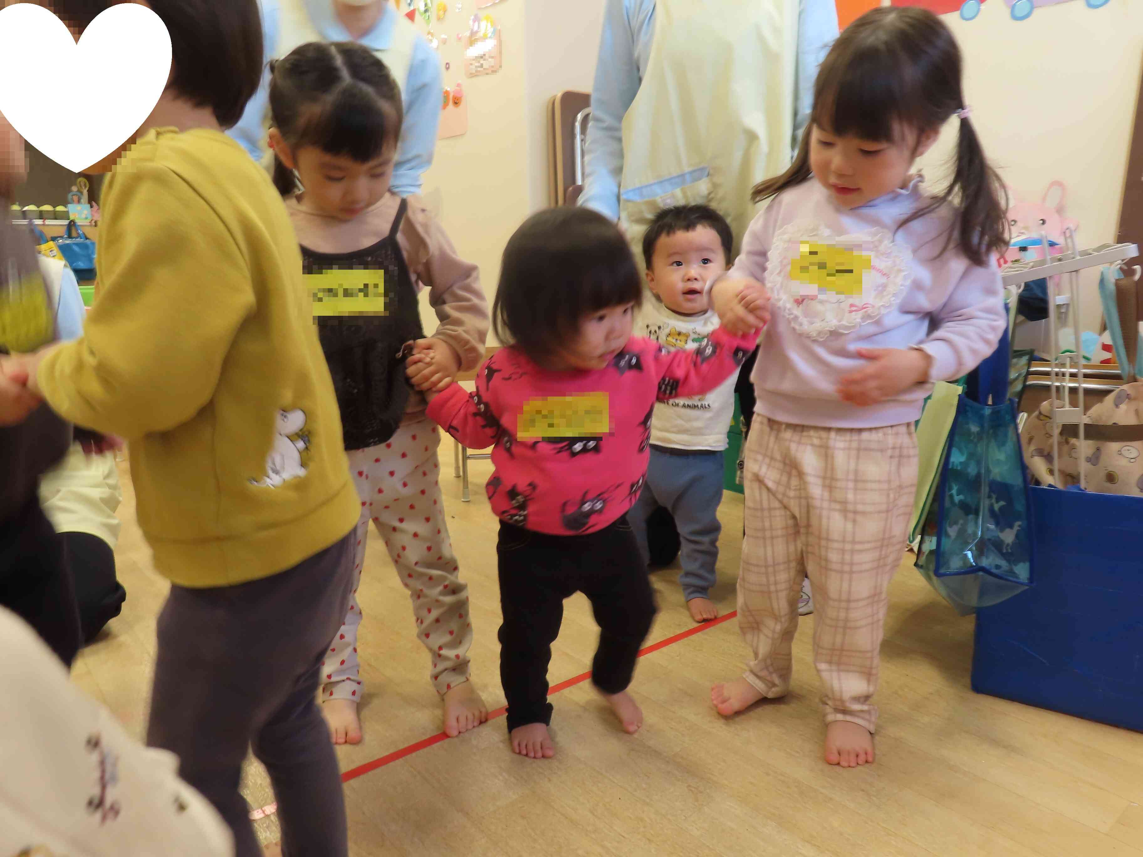 小さなお友だちと一緒にダンス♪