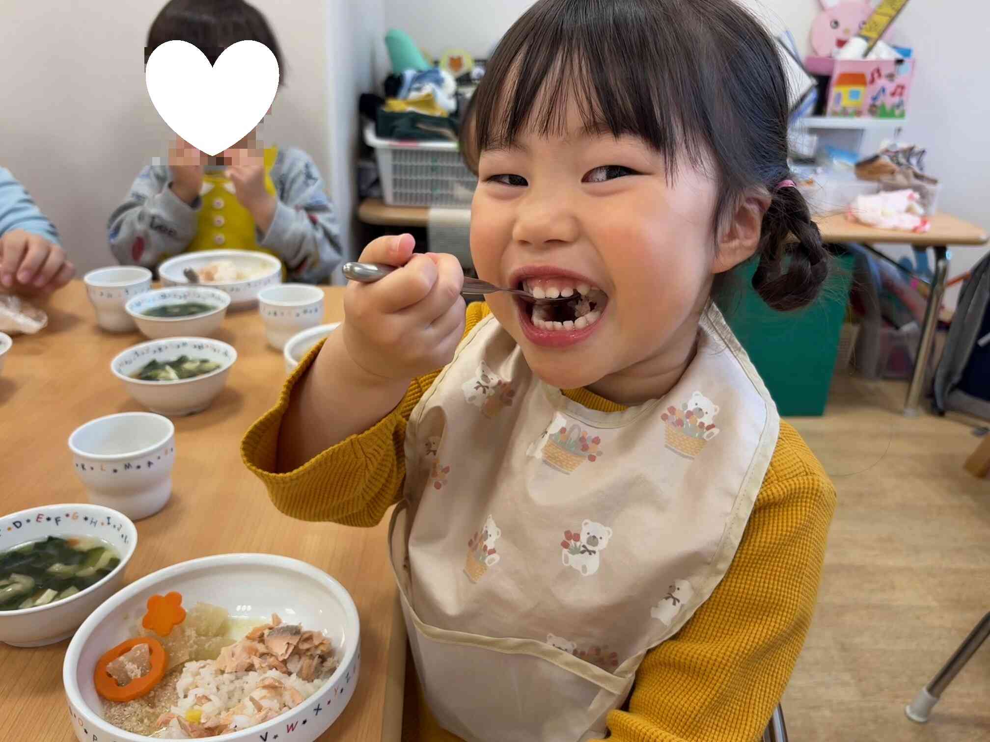 大きなおくちでパクッ!!