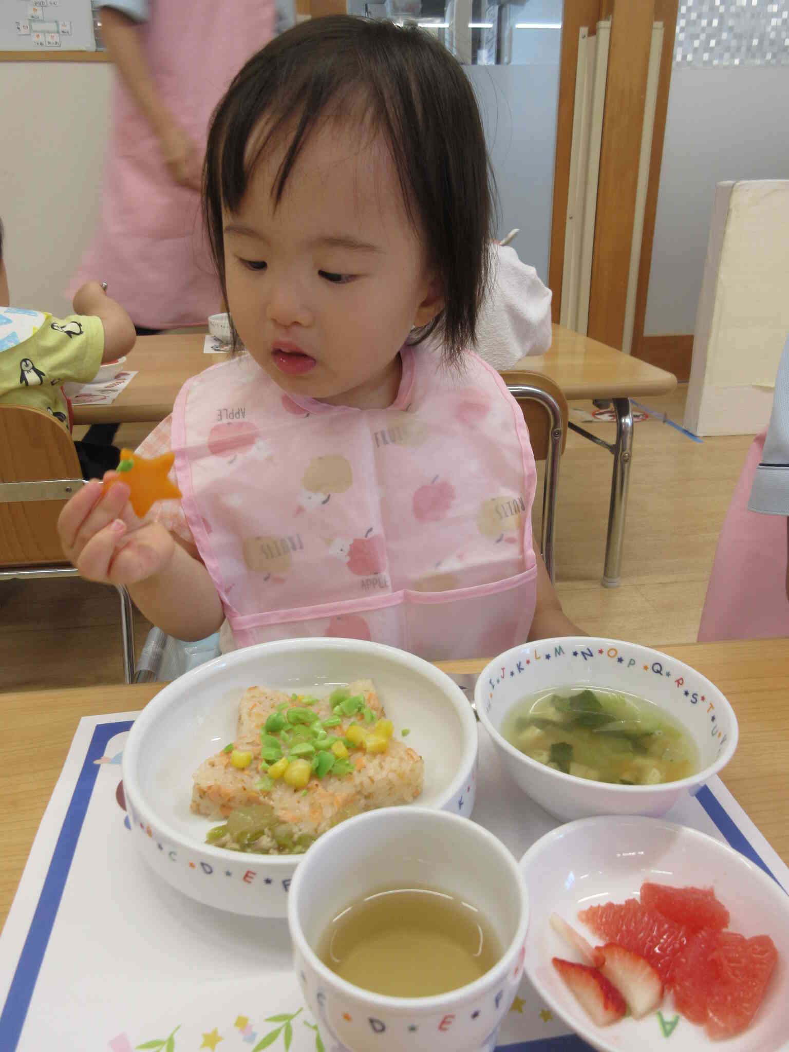 わぁ！星のかたちのごはんだよ！にんじんも星だね！