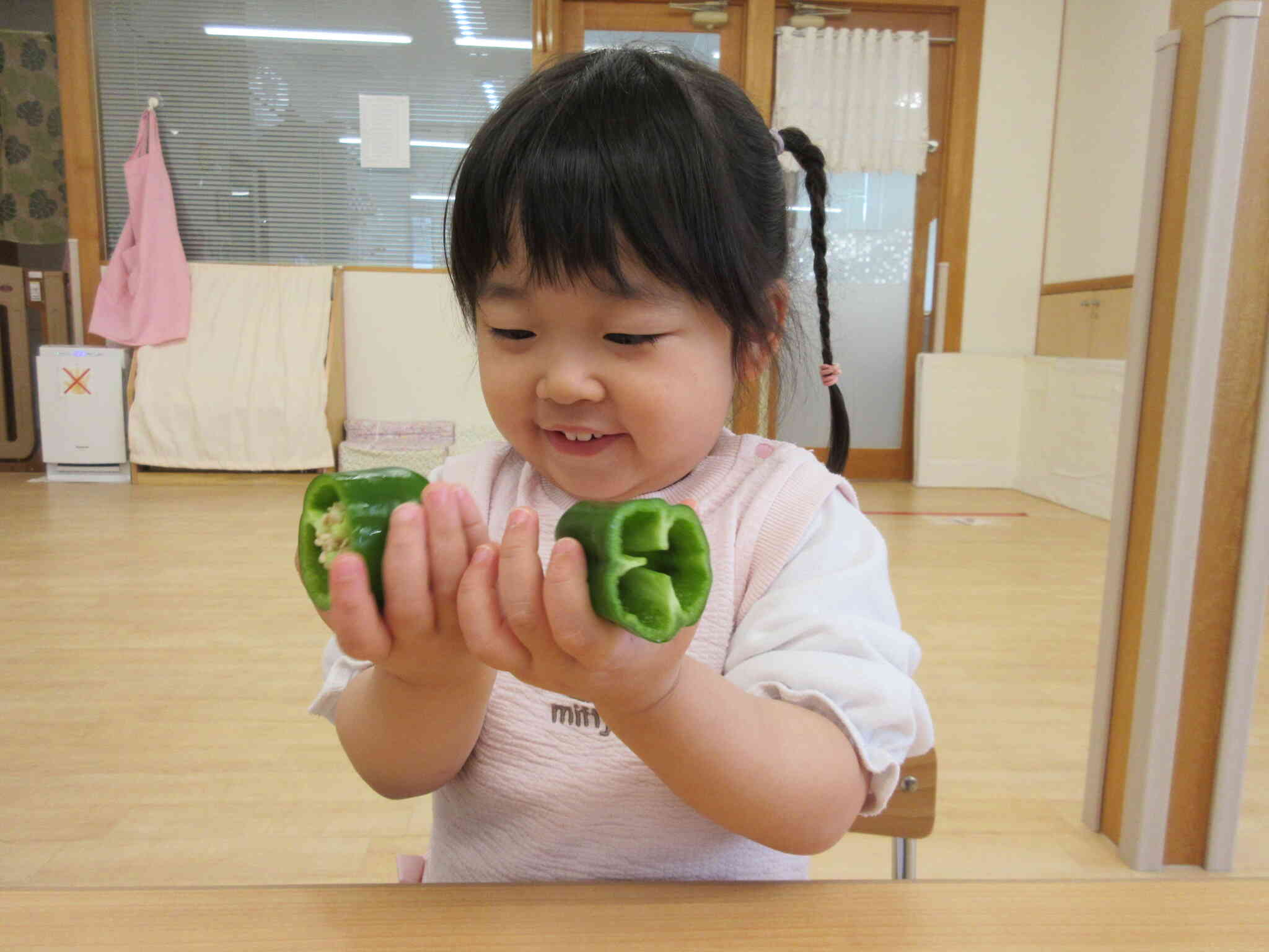ピーマンのおなかはからっぽだ！