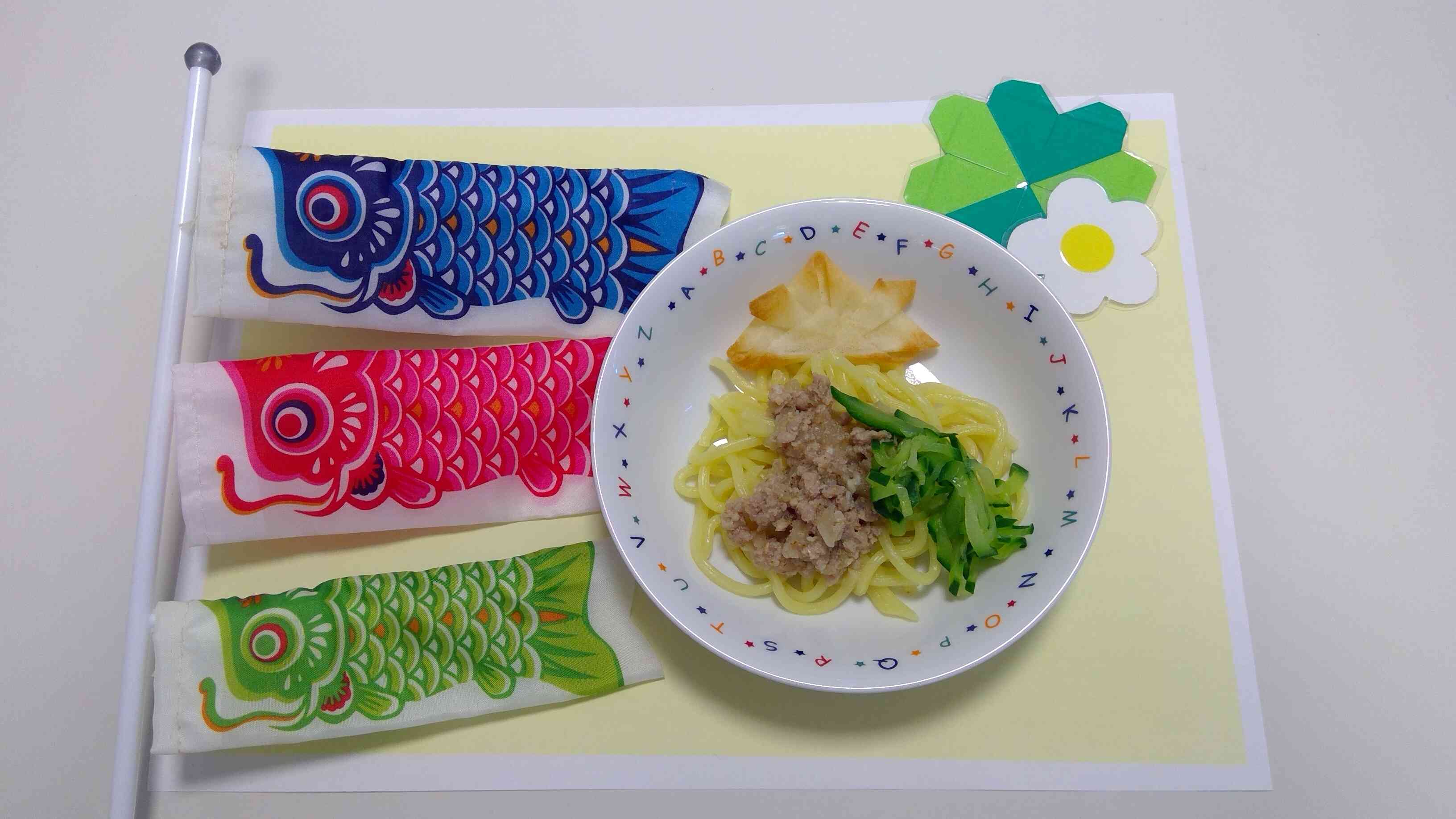 おやつの時間には、兜(かぶと)が登場!!
