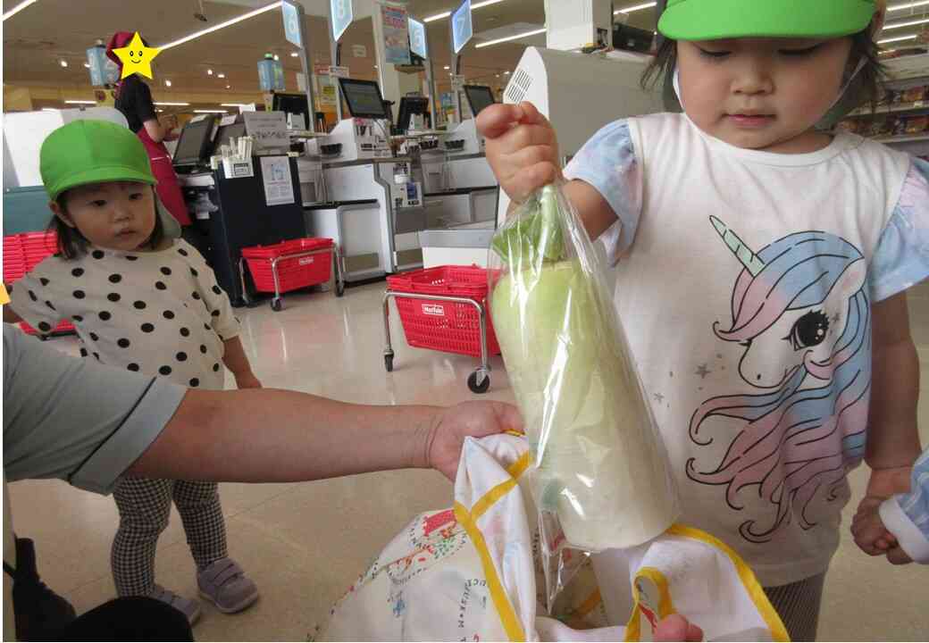お会計の後は買い物袋に入れたよ♪