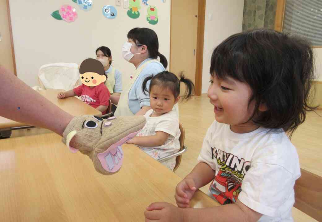 大きく口をあけて・・・!