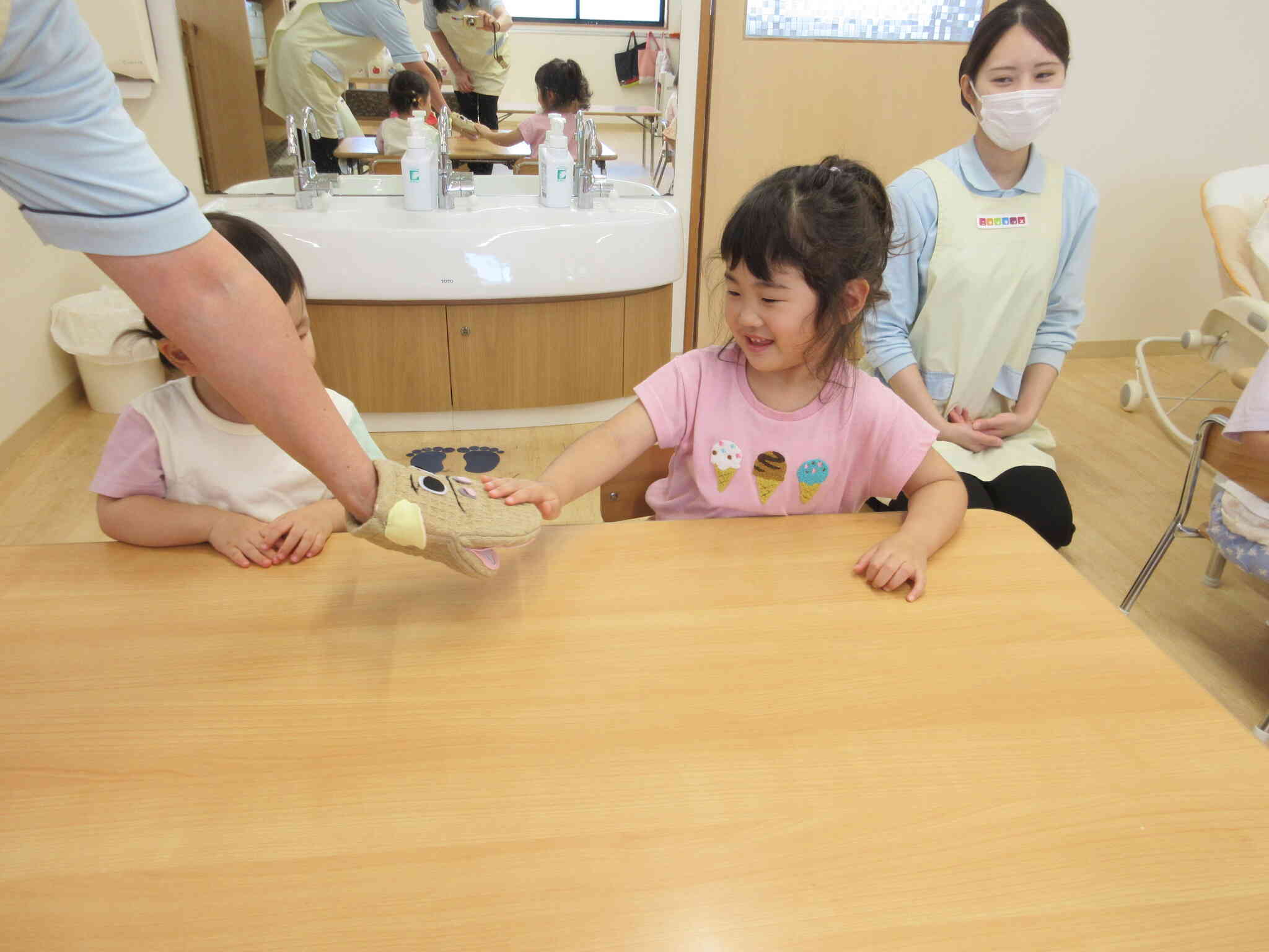 「大きくお口開けます！」の誓いのタッチ♪