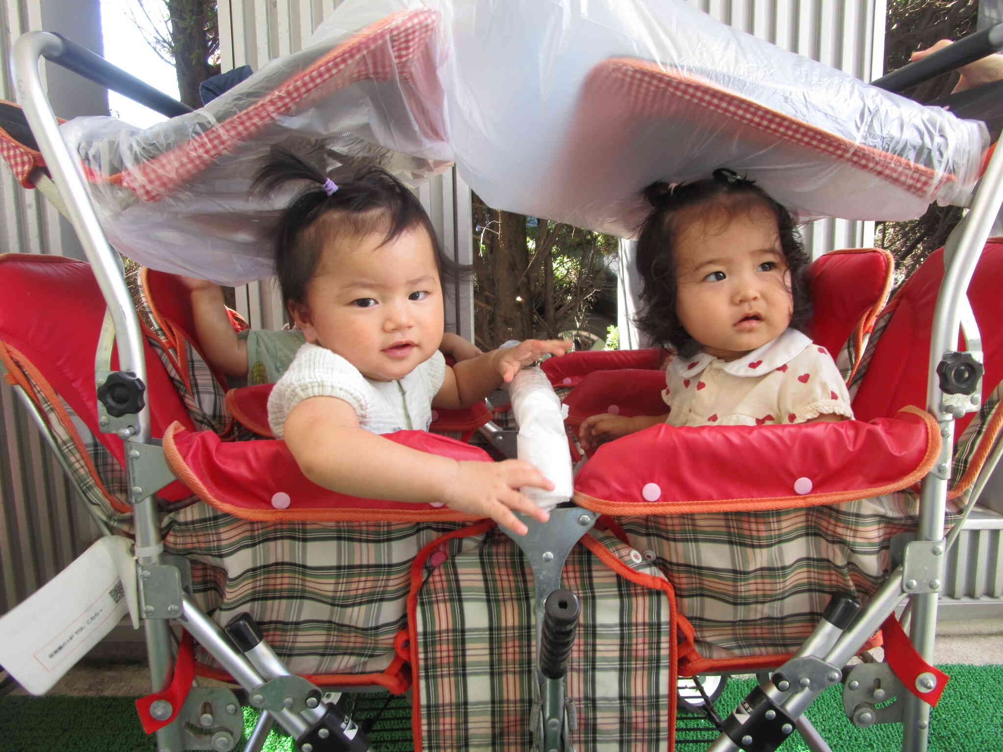 0歳児は、散歩車に乗って避難！