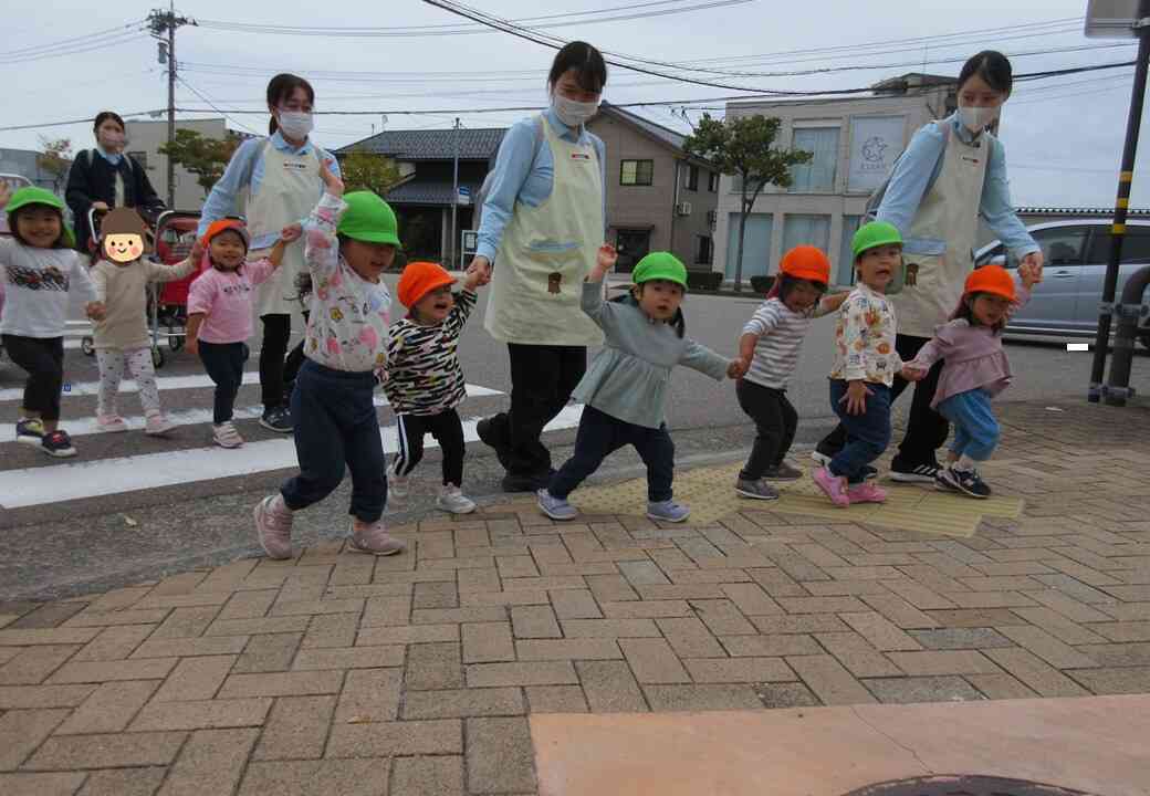 しっかり手を挙げて横断出来ました!