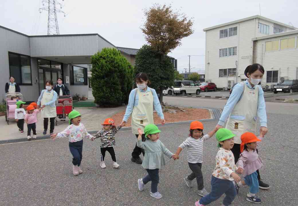 避難訓練【水害】大雨により川が氾濫！落ち着て園外に避難しよう！