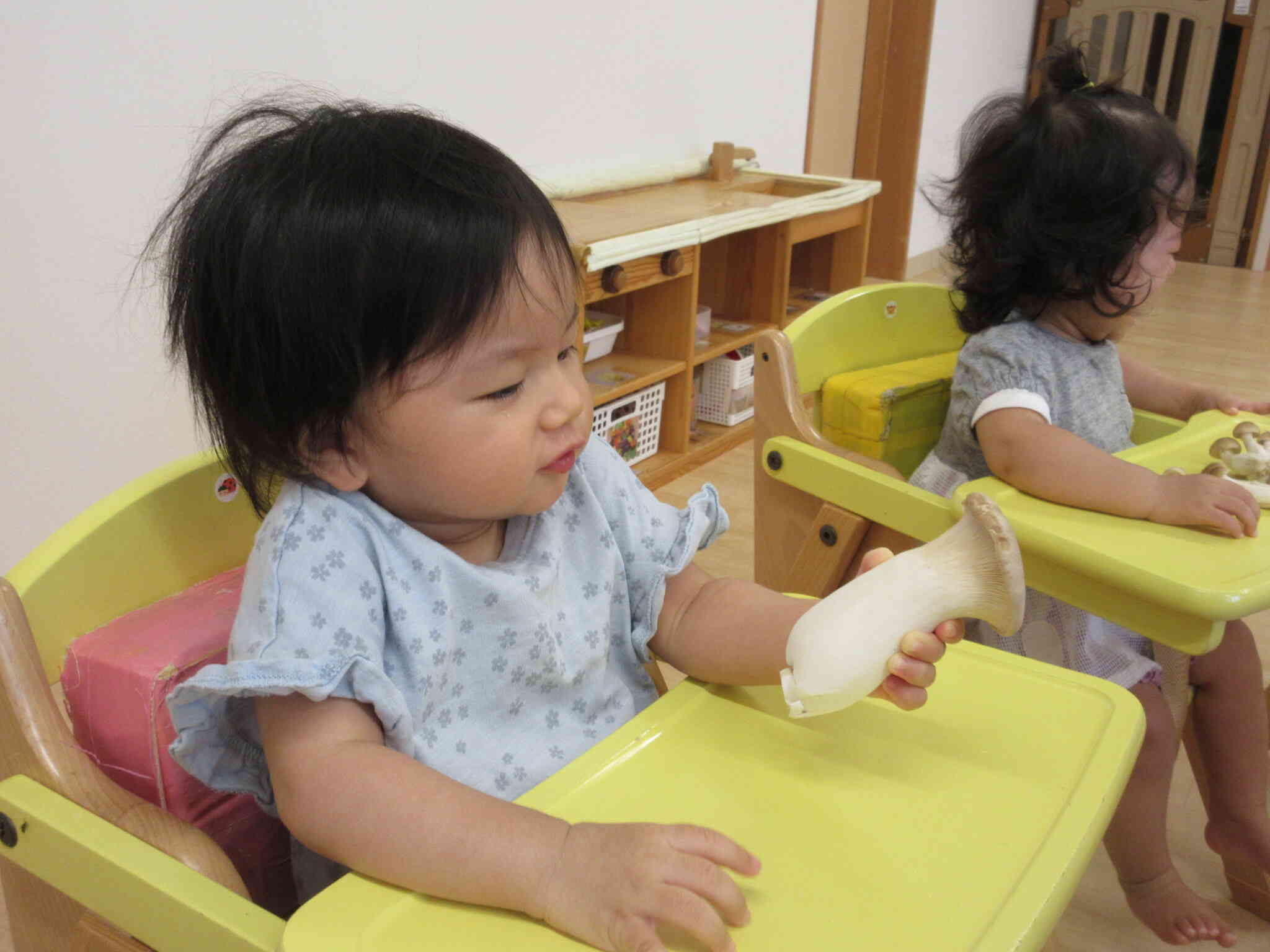 ０歳児のお友だちも興味津々でしたよ