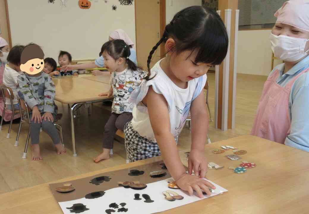 食育活動「きのこに触れる」