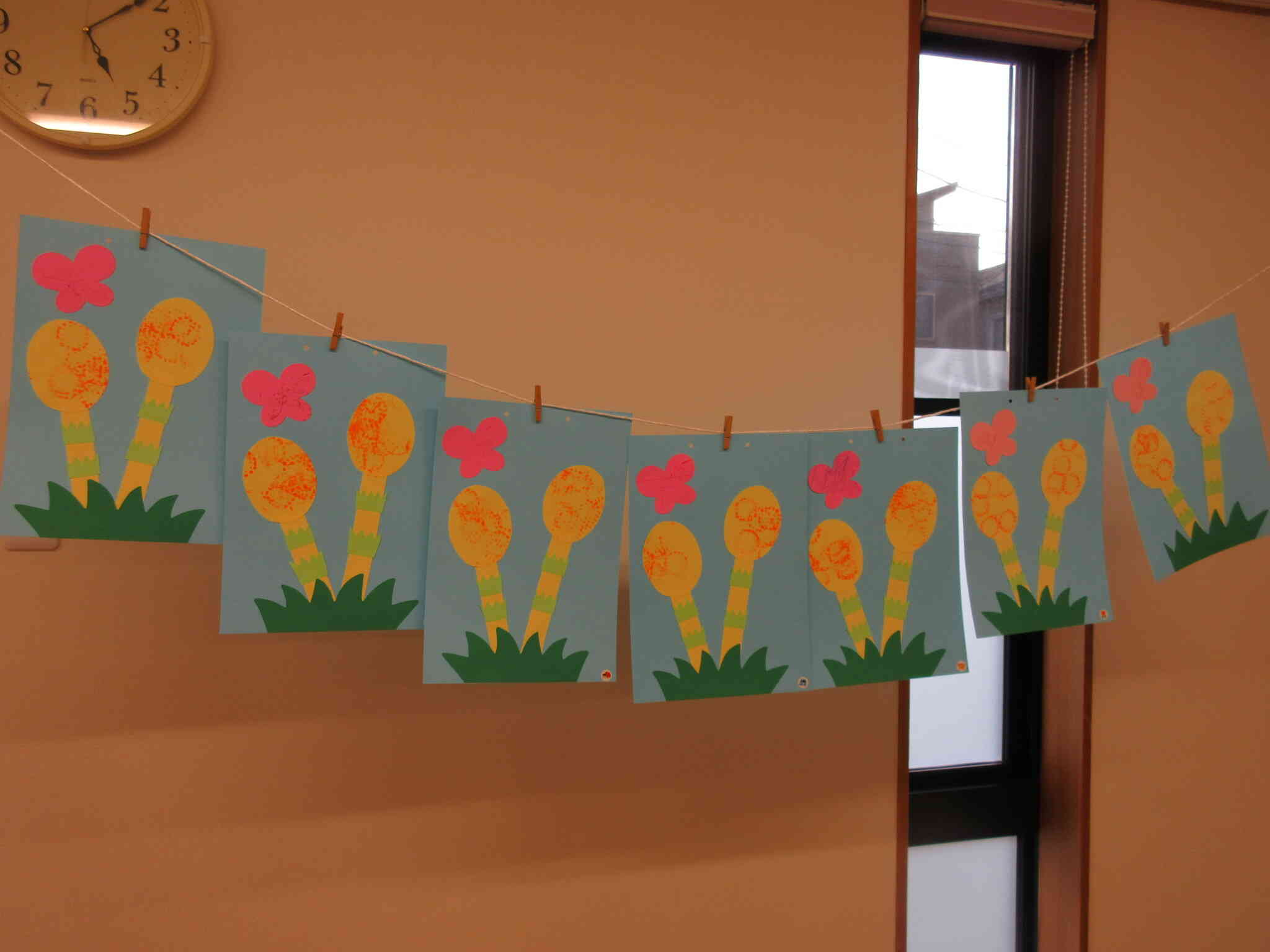 かわいいつくしが並びます