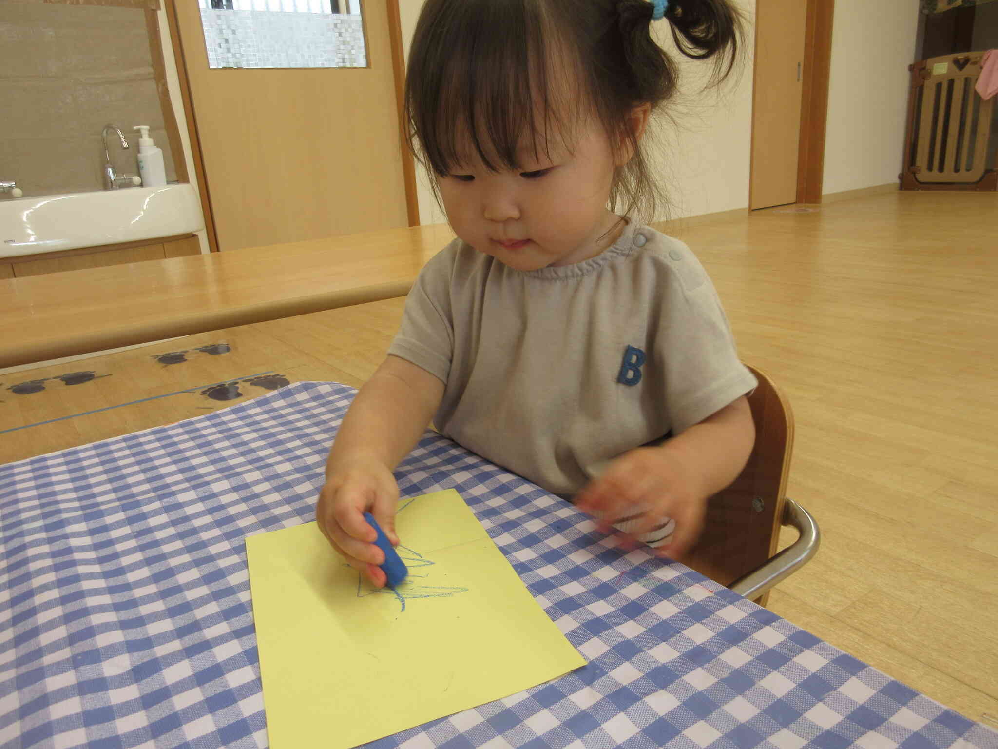 「ぐるぐる〜」お絵描きしたよ