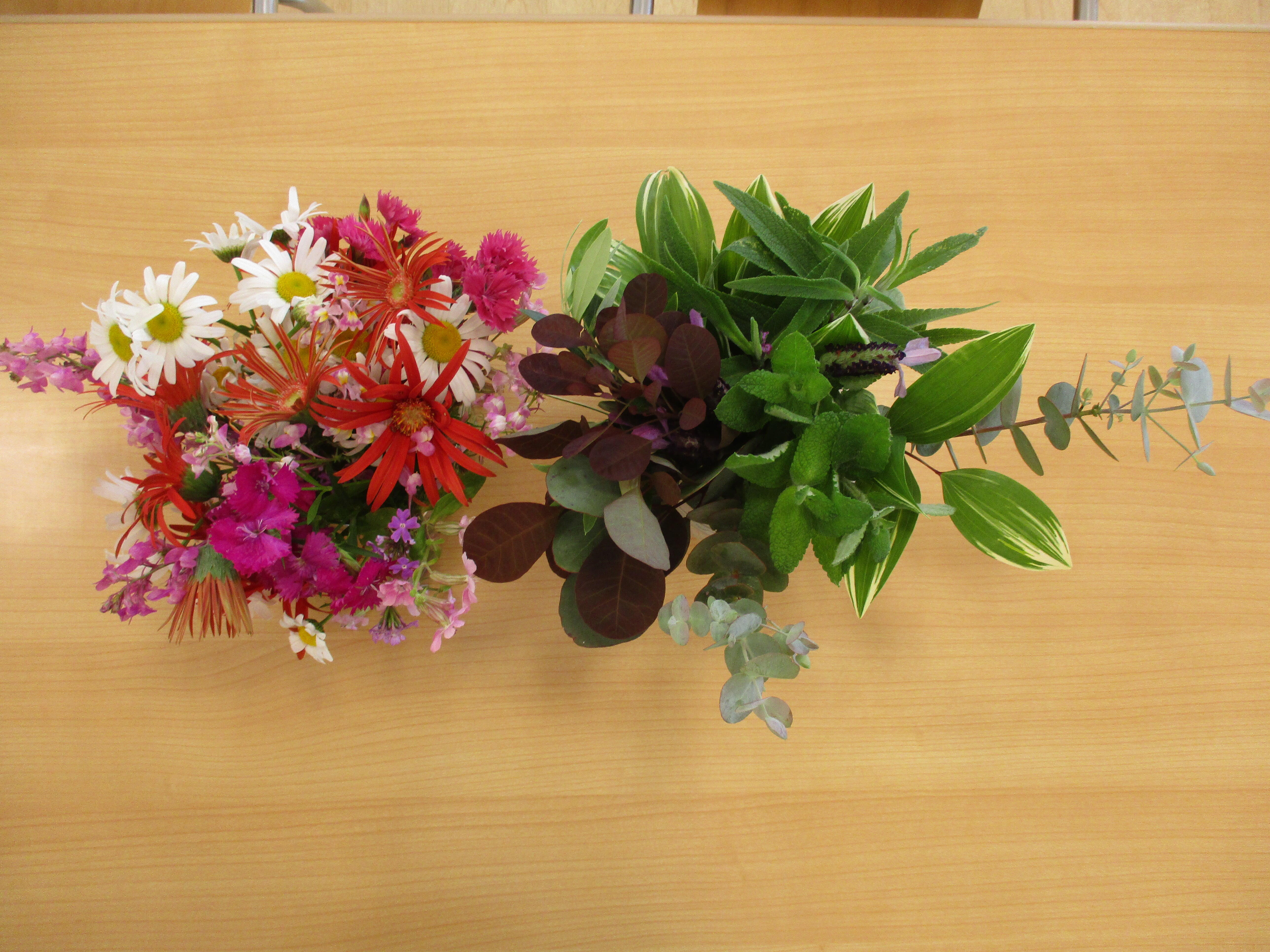 フラワーアレンジメント｜ニチイキッズかしま西保育園｜ニチイキッズ