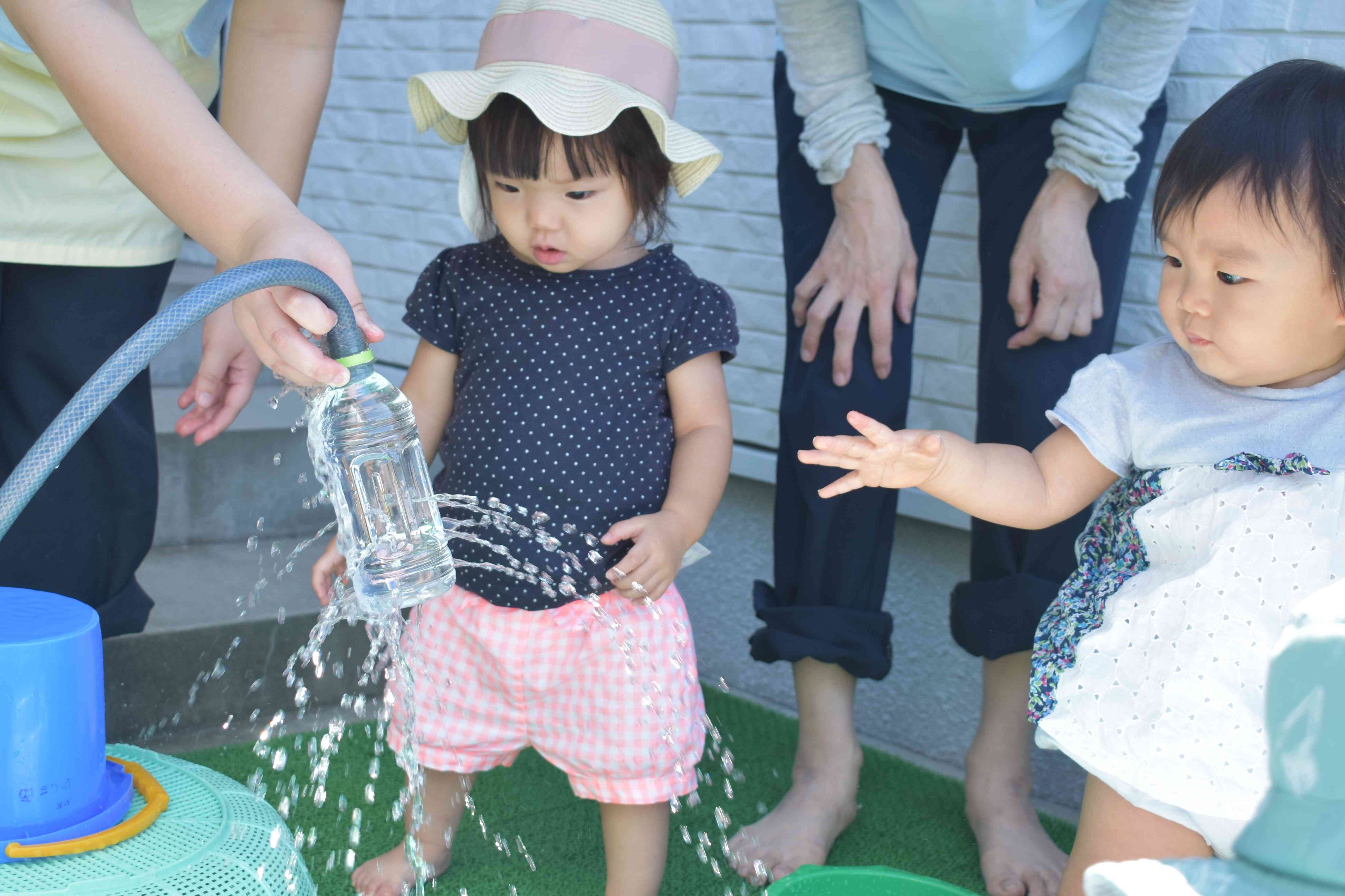 可愛い水遊び