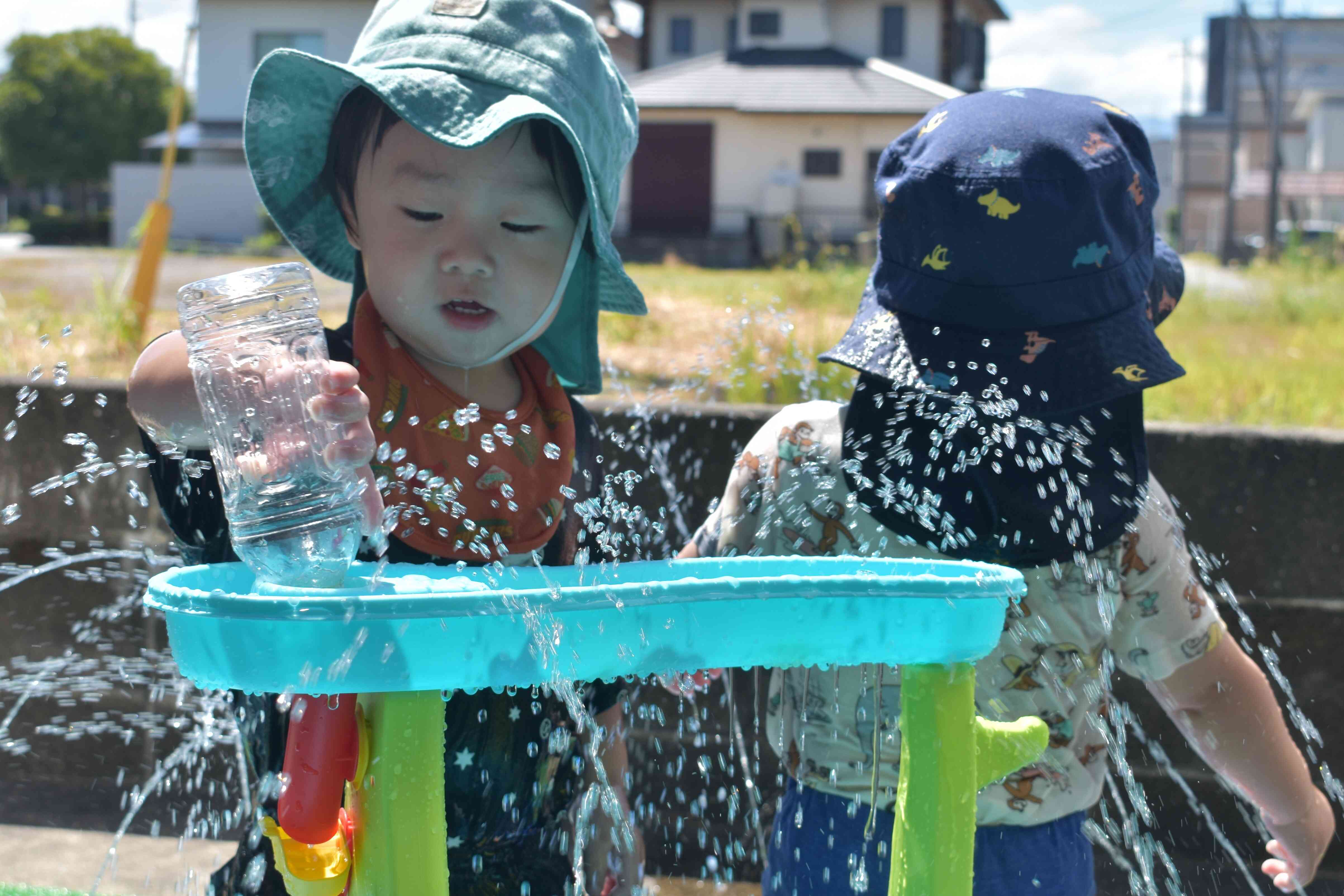 冷たくて楽しい水遊び