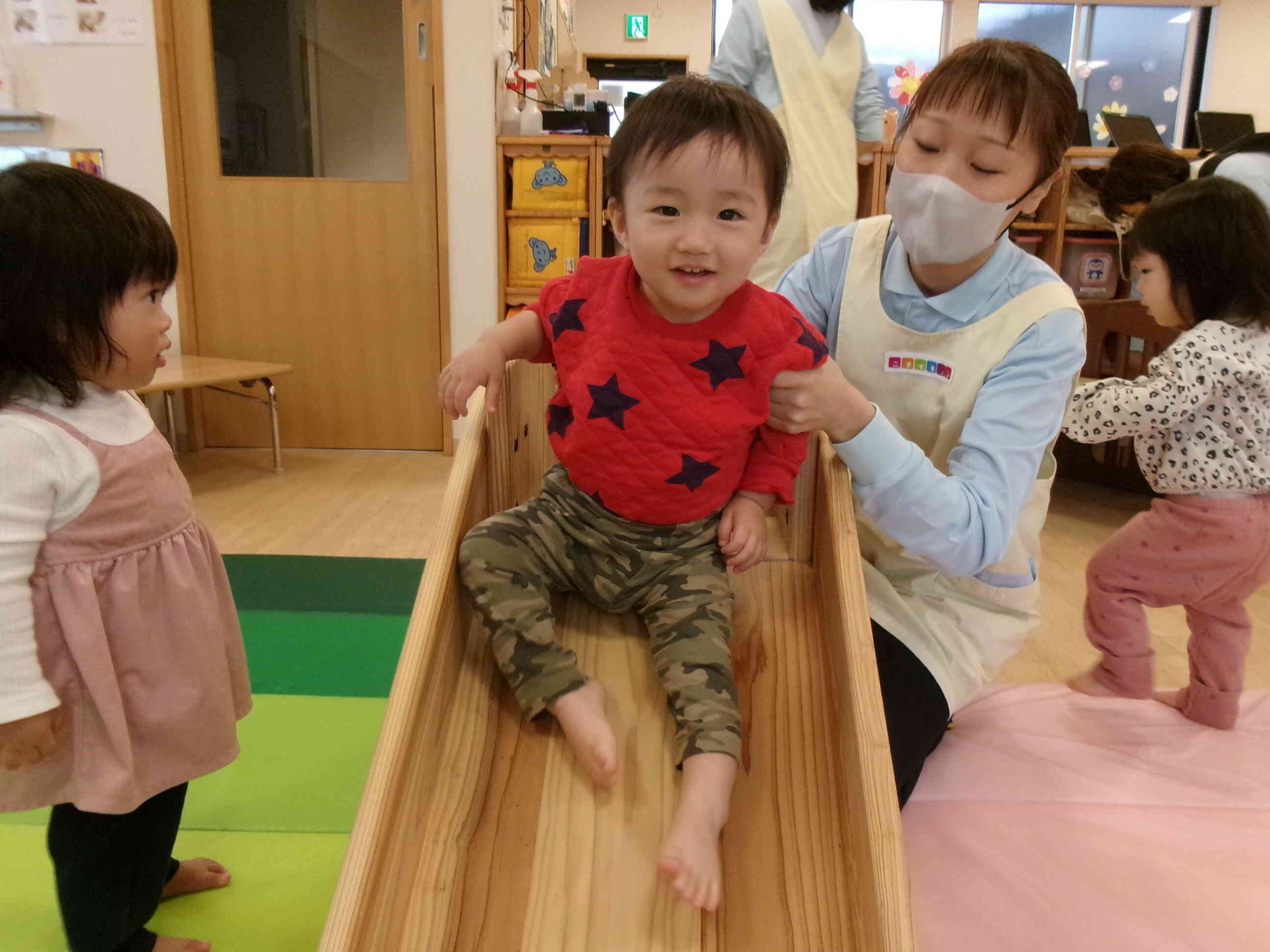 滑り台シュ～～～！