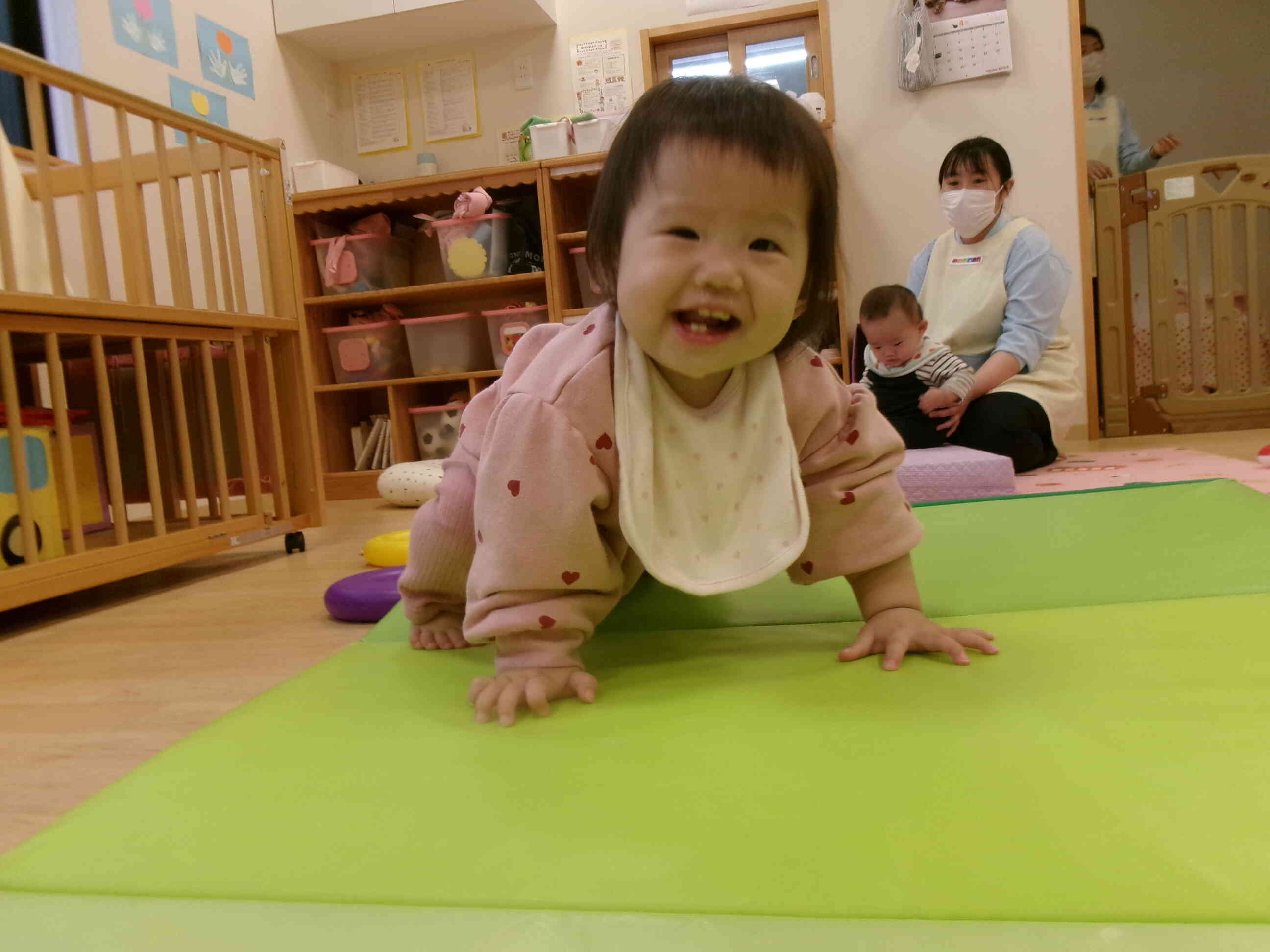 ０歳児さんのアスレチック遊び