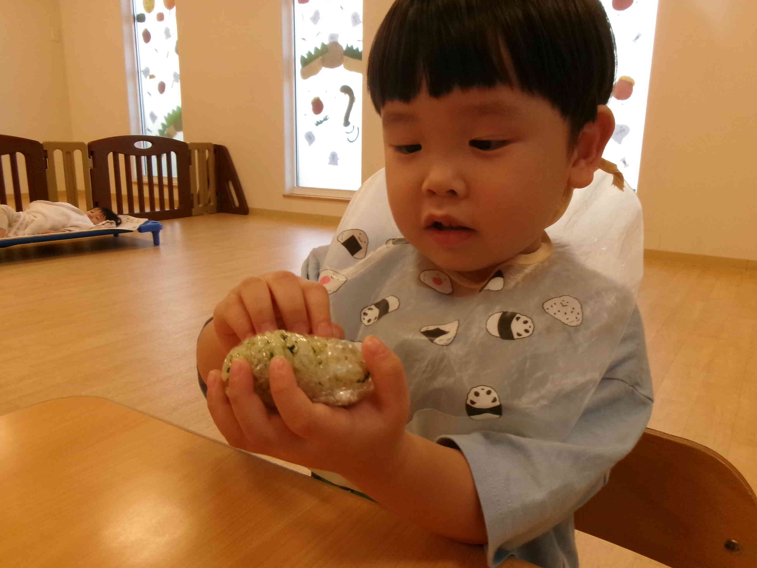 【食育】お米に触れよう～おにぎり作り～