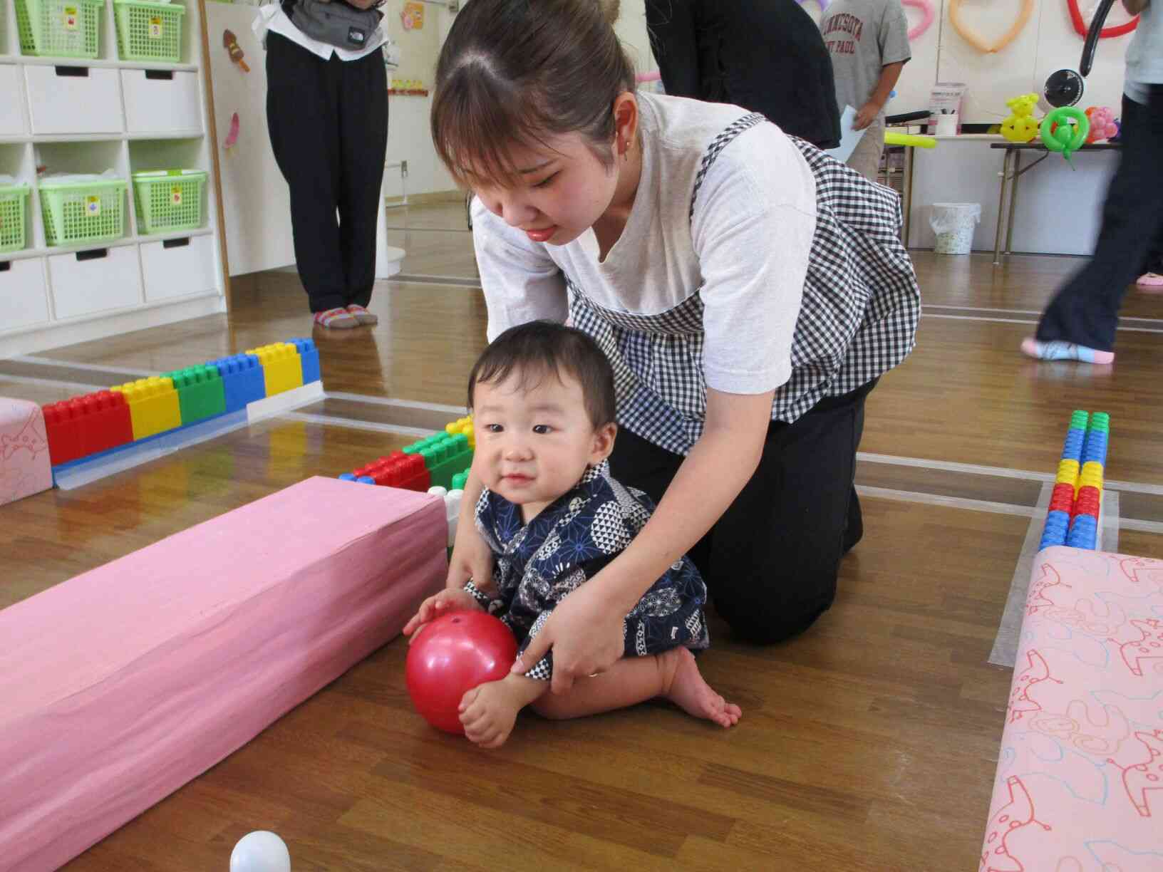 ボーリングもママと一緒に頑張りました☆