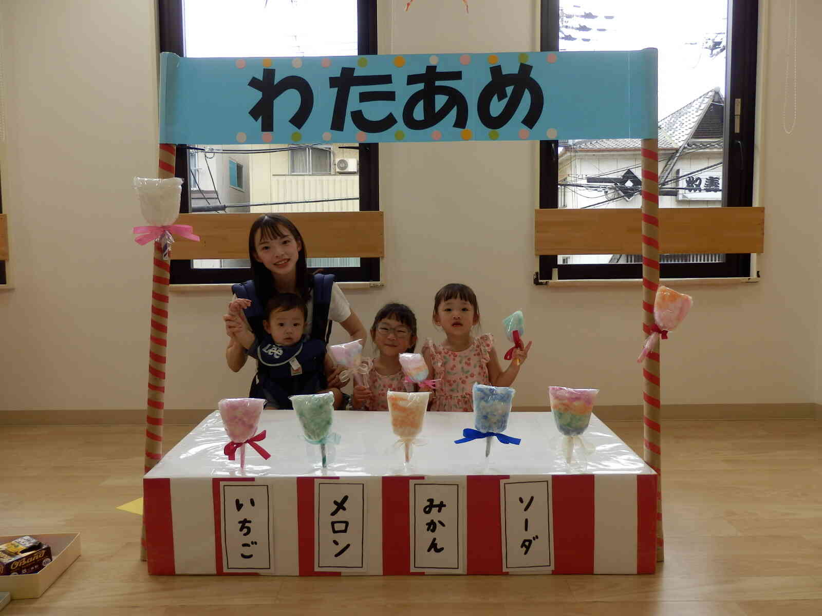 夏祭り（わたあめ）｜ニチイキッズ柏原保育園｜ニチイキッズ