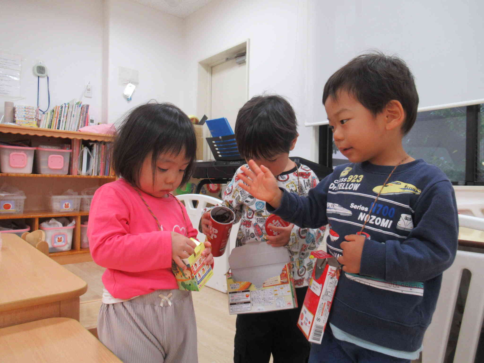 廃材遊び(うさぎ組・あひる組)
