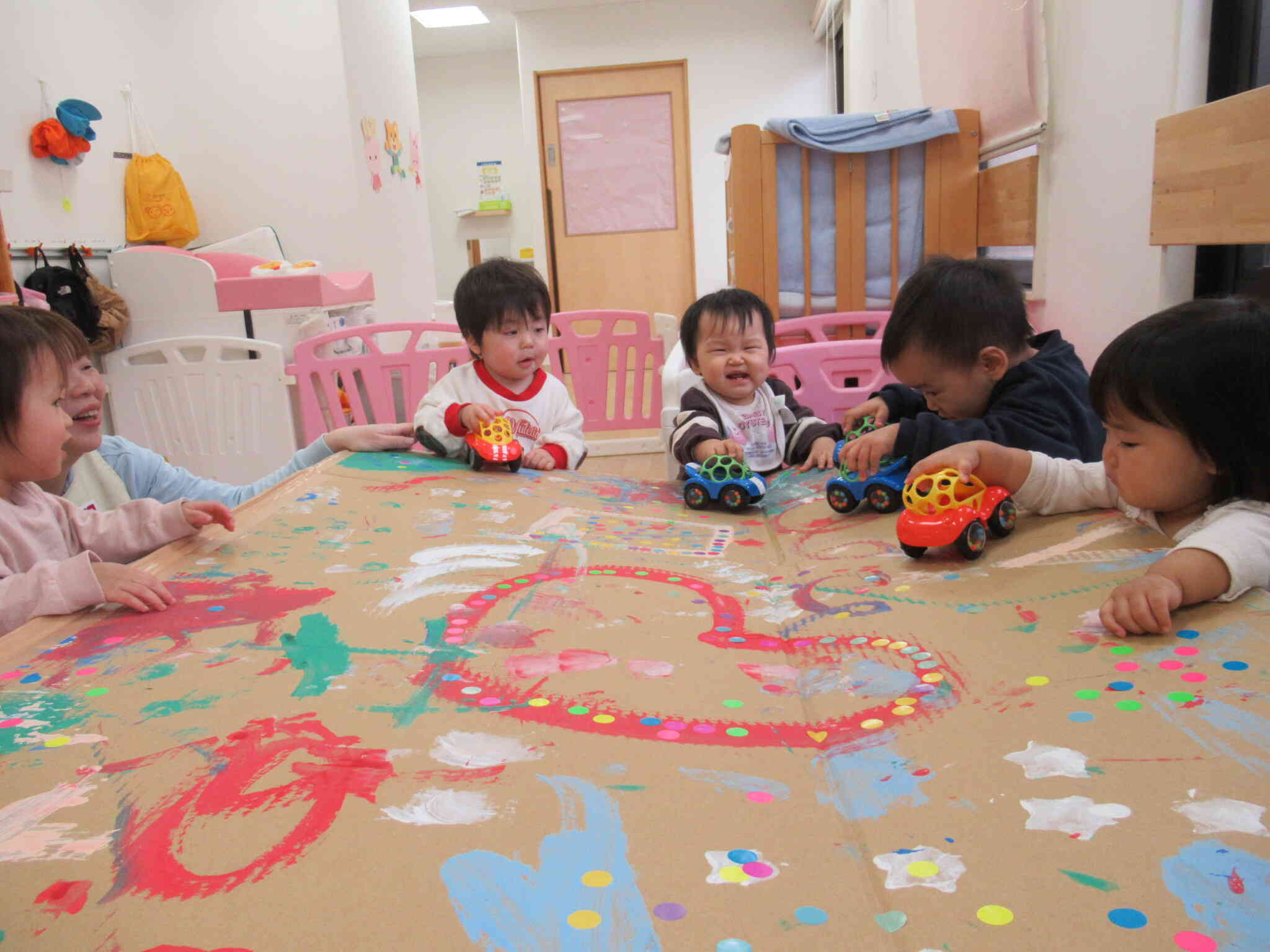 トンネルの上で車をはしらせるよ～