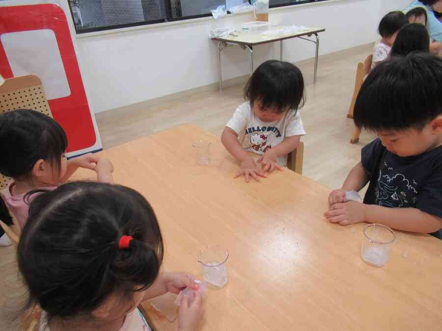 寒天遊び（あひる組・ひよこ組）