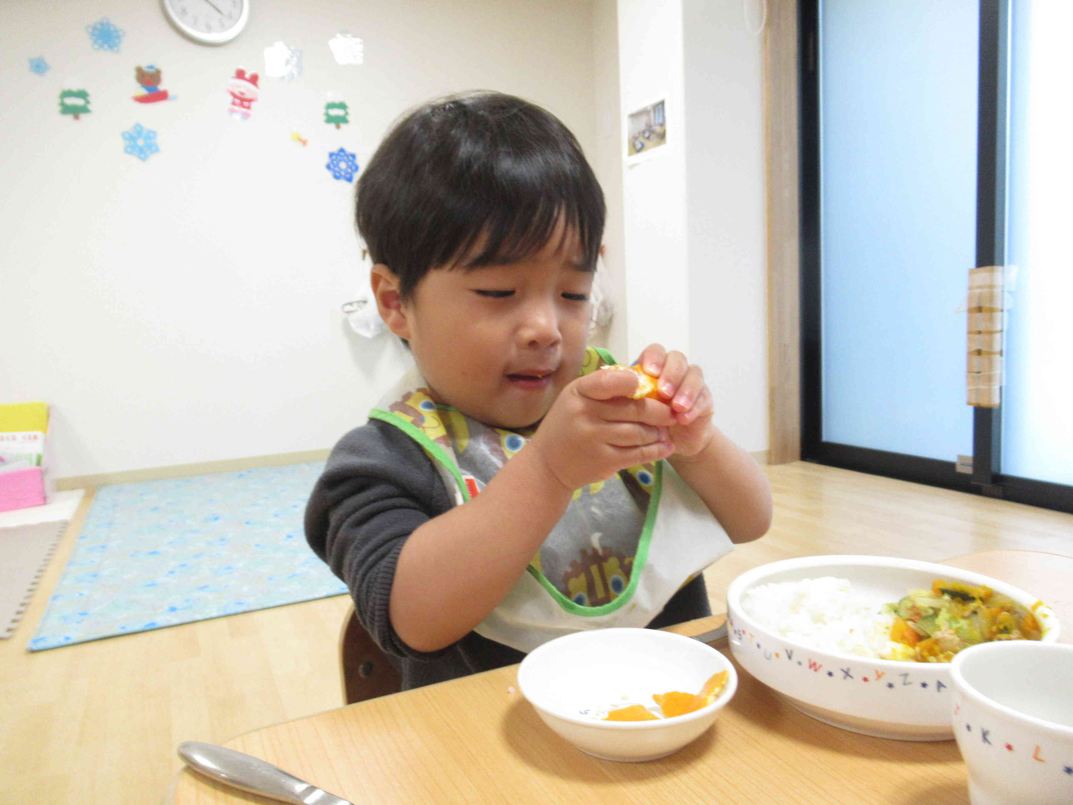 あひる組（1歳児）12月の様子｜ニチイキッズ葛飾にいじゅく保育園