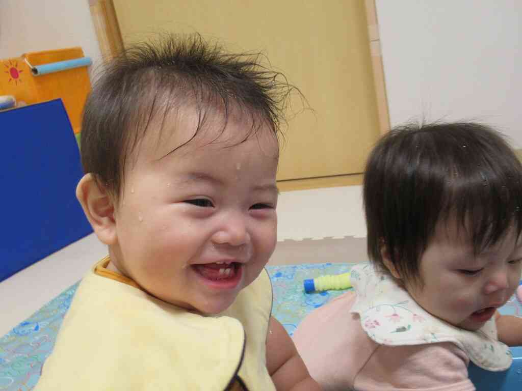 ひよこ組の遊びの様子(0歳児）｜ニチイキッズ葛飾にいじゅく保育園