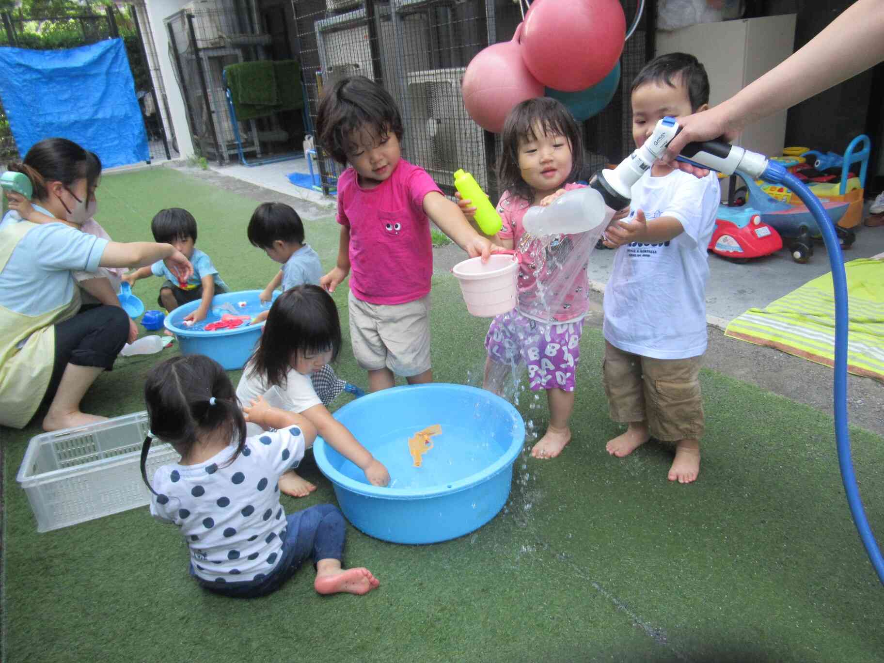 先生、ここにもお水入れて―！