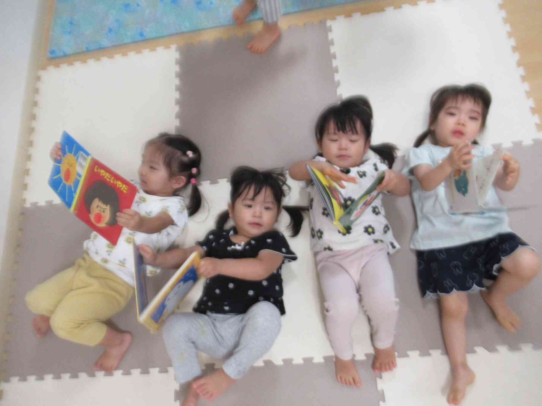 くつろぎタイム♡みんなでゴロゴロ♡