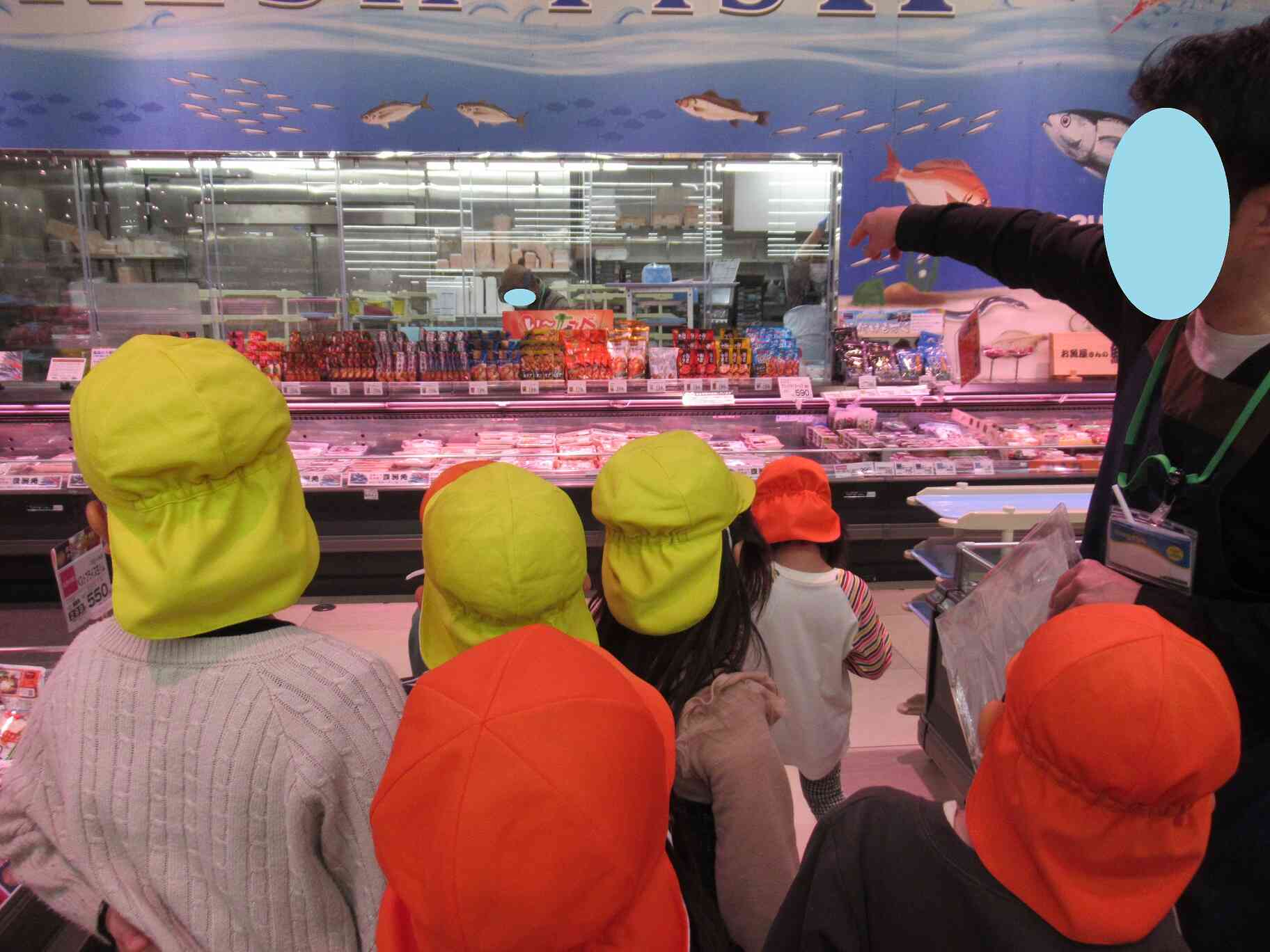 お店の中を見学させていただきました（ぱんだ・きりん組）