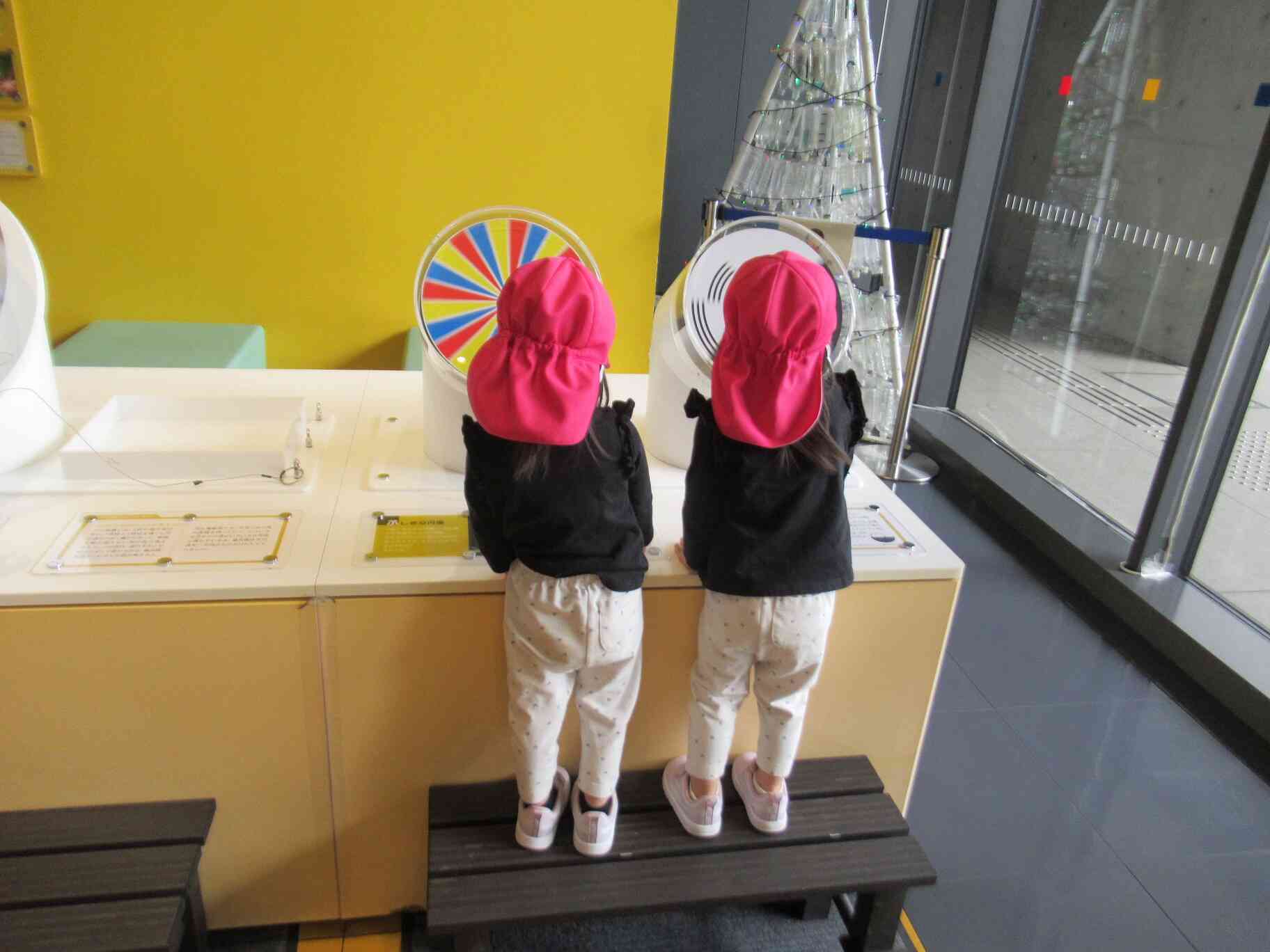 集中して遊んでいます（未来わくわく館）