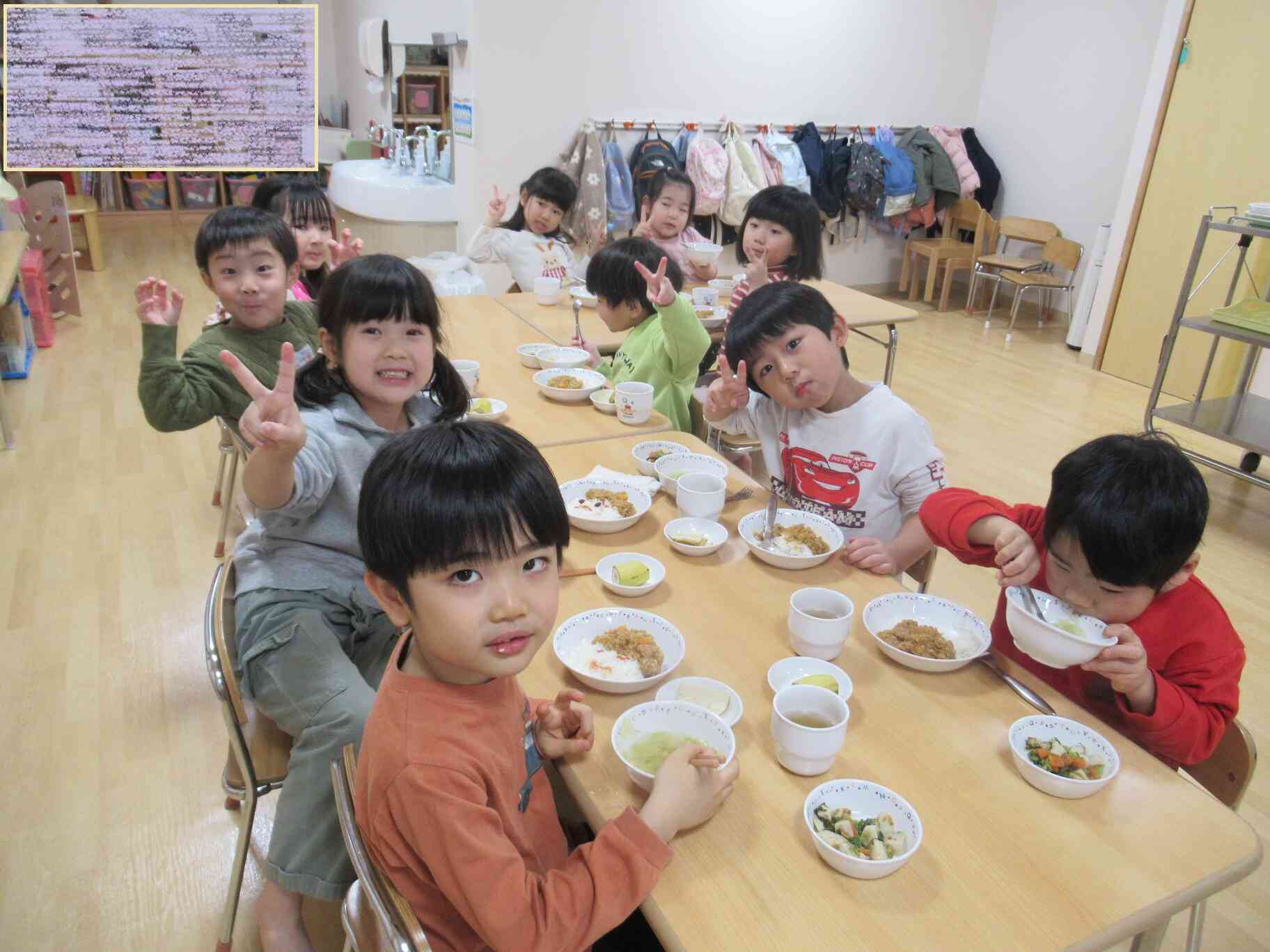 異年齢でテーブルを囲んだ給食もいいね！