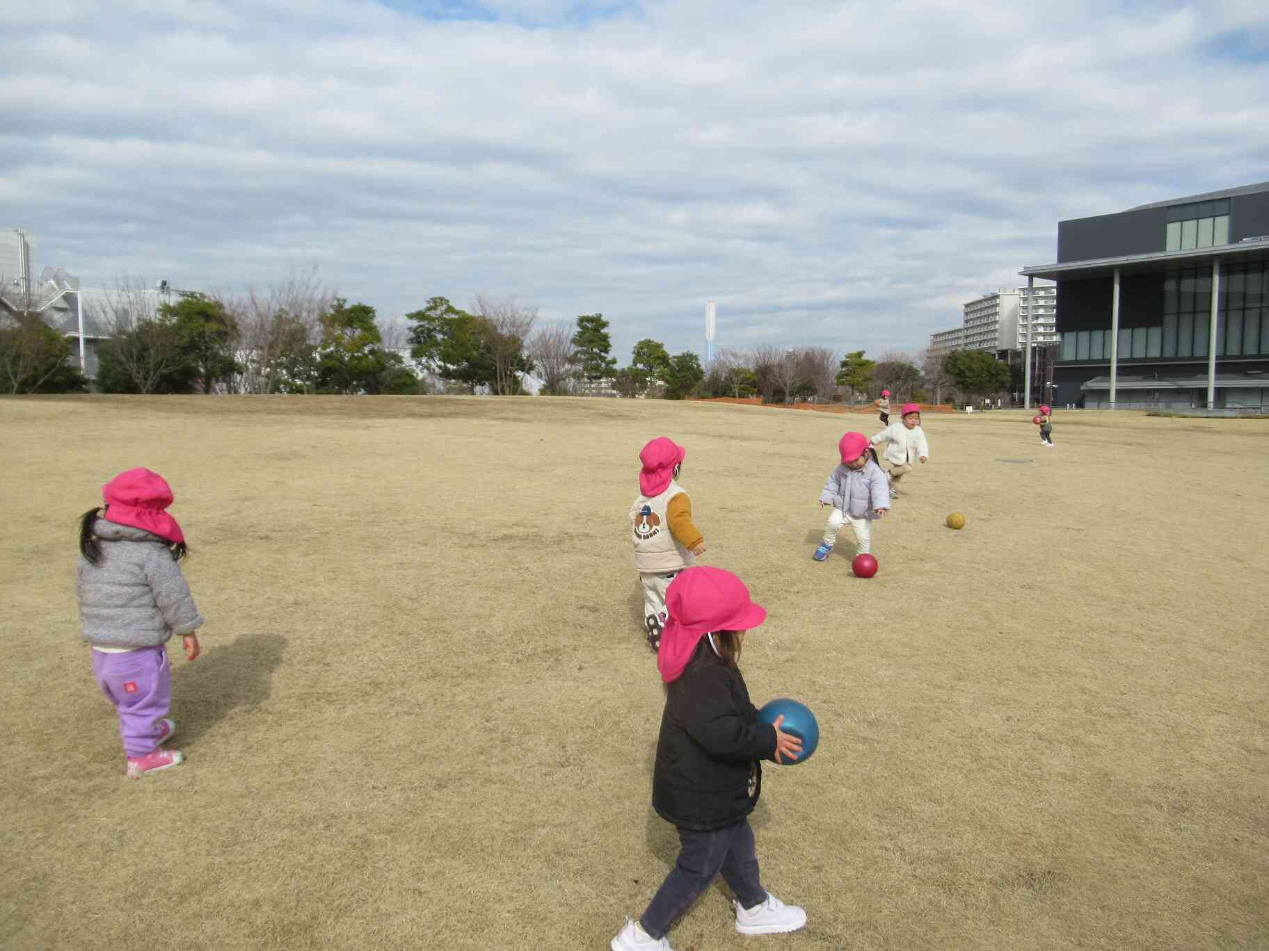 ２月に子どもたちが楽しんでいた活動の様子（あひる組　1歳児クラス）