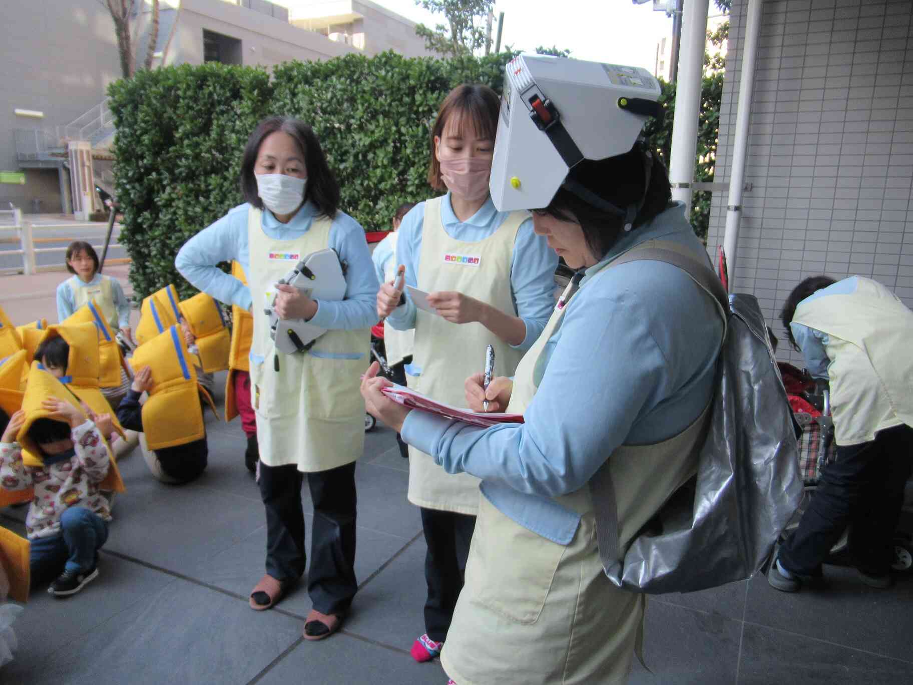 外に集まり人数確認