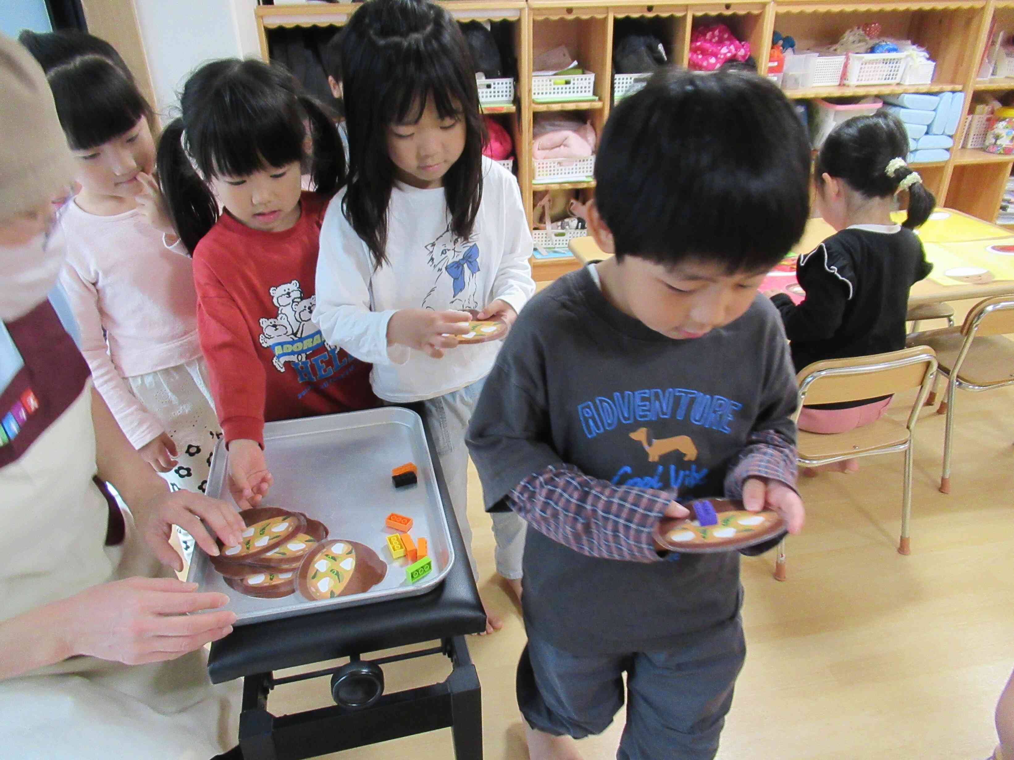 お味噌をこぼさずにお椀を運ぶには？