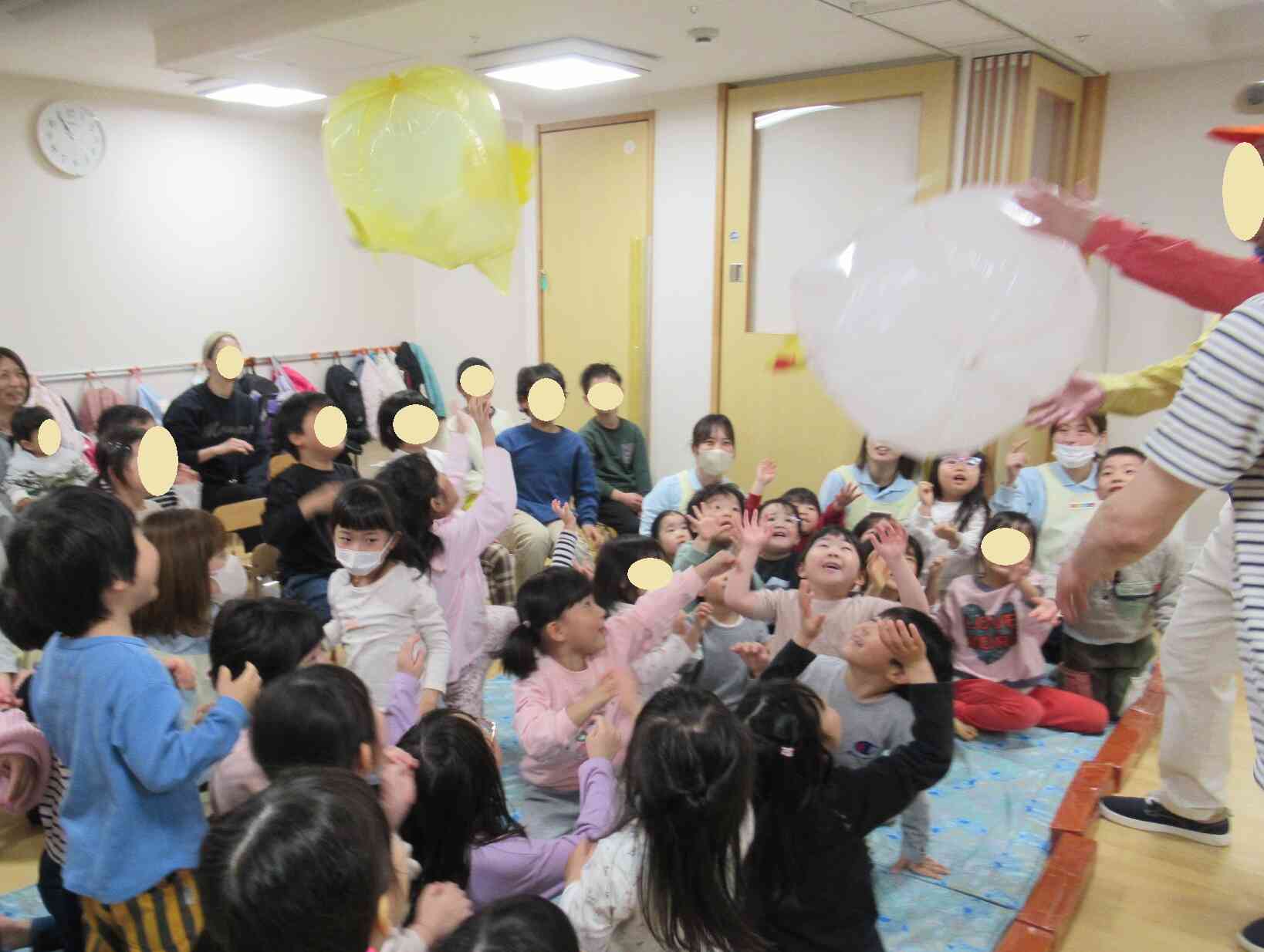 全員で風船リレー